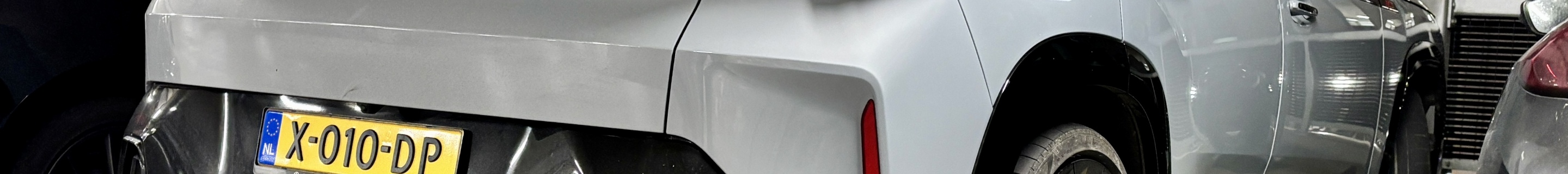 BMW XM G09 Label Red