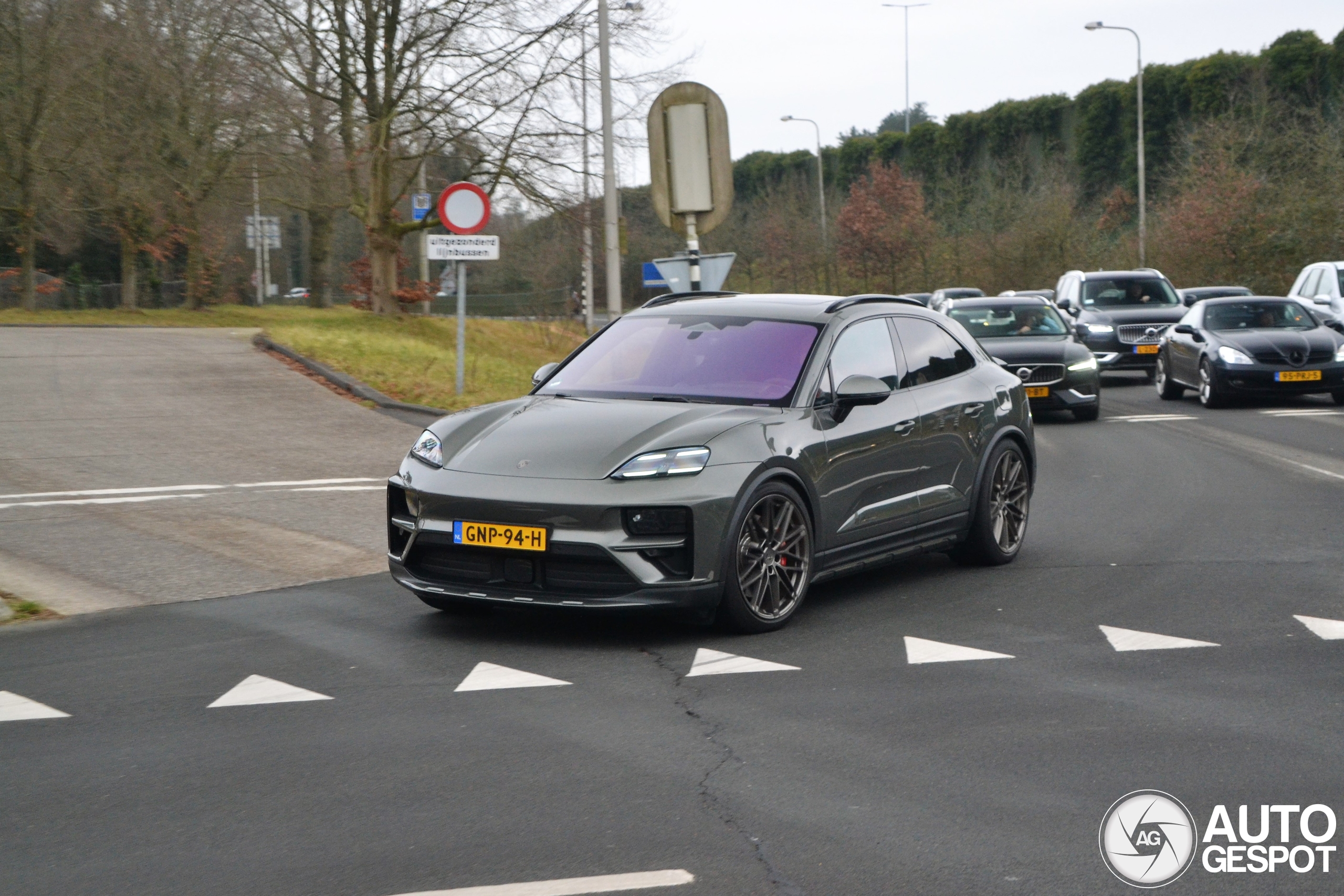 Porsche Macan EV Turbo