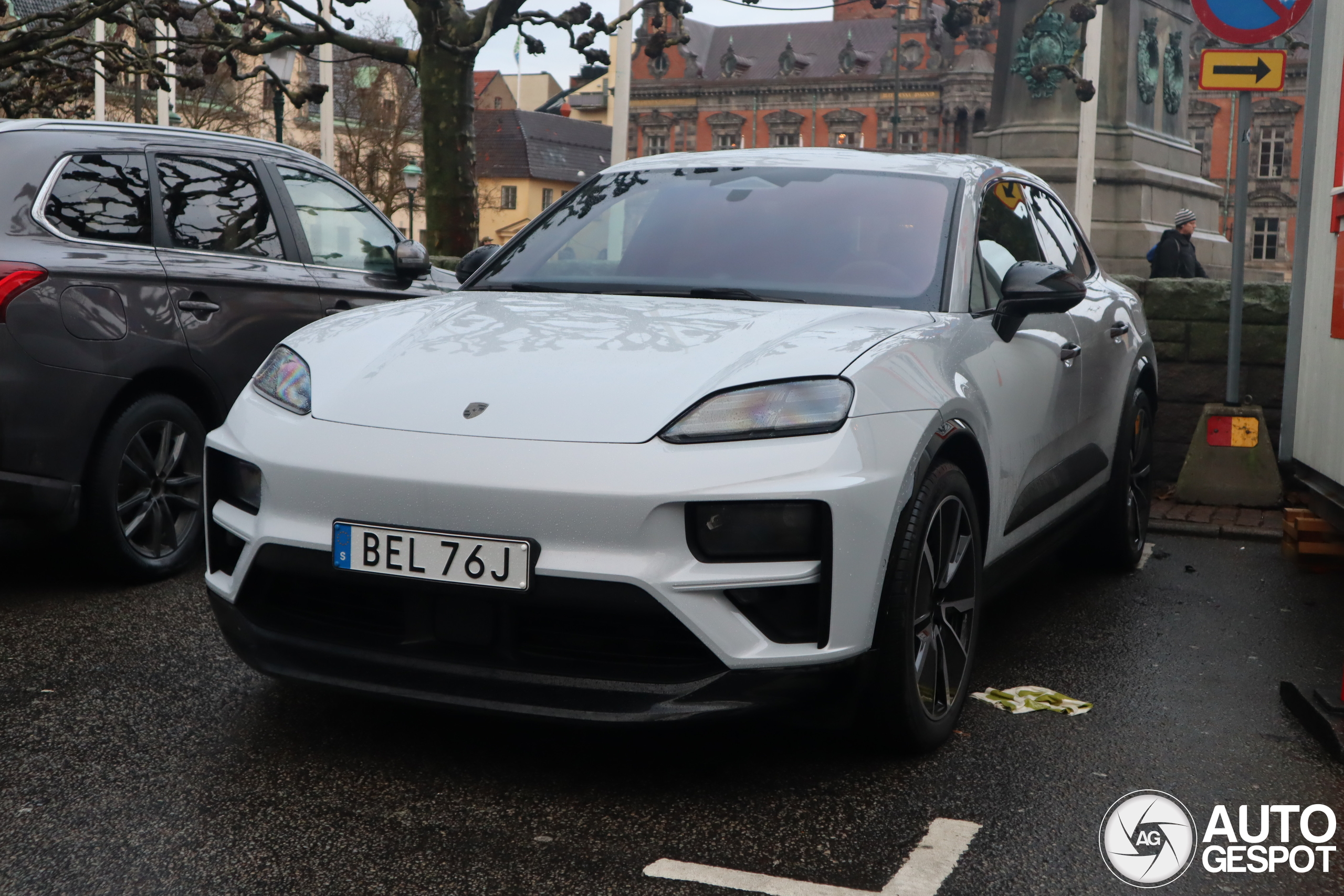Porsche Macan EV Turbo