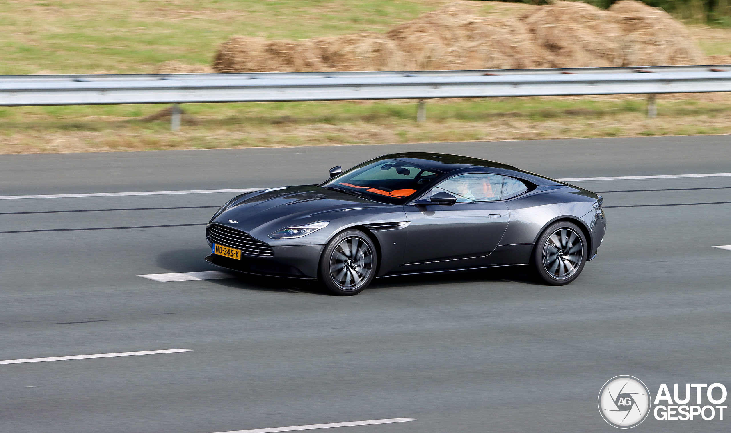 Aston Martin DB11