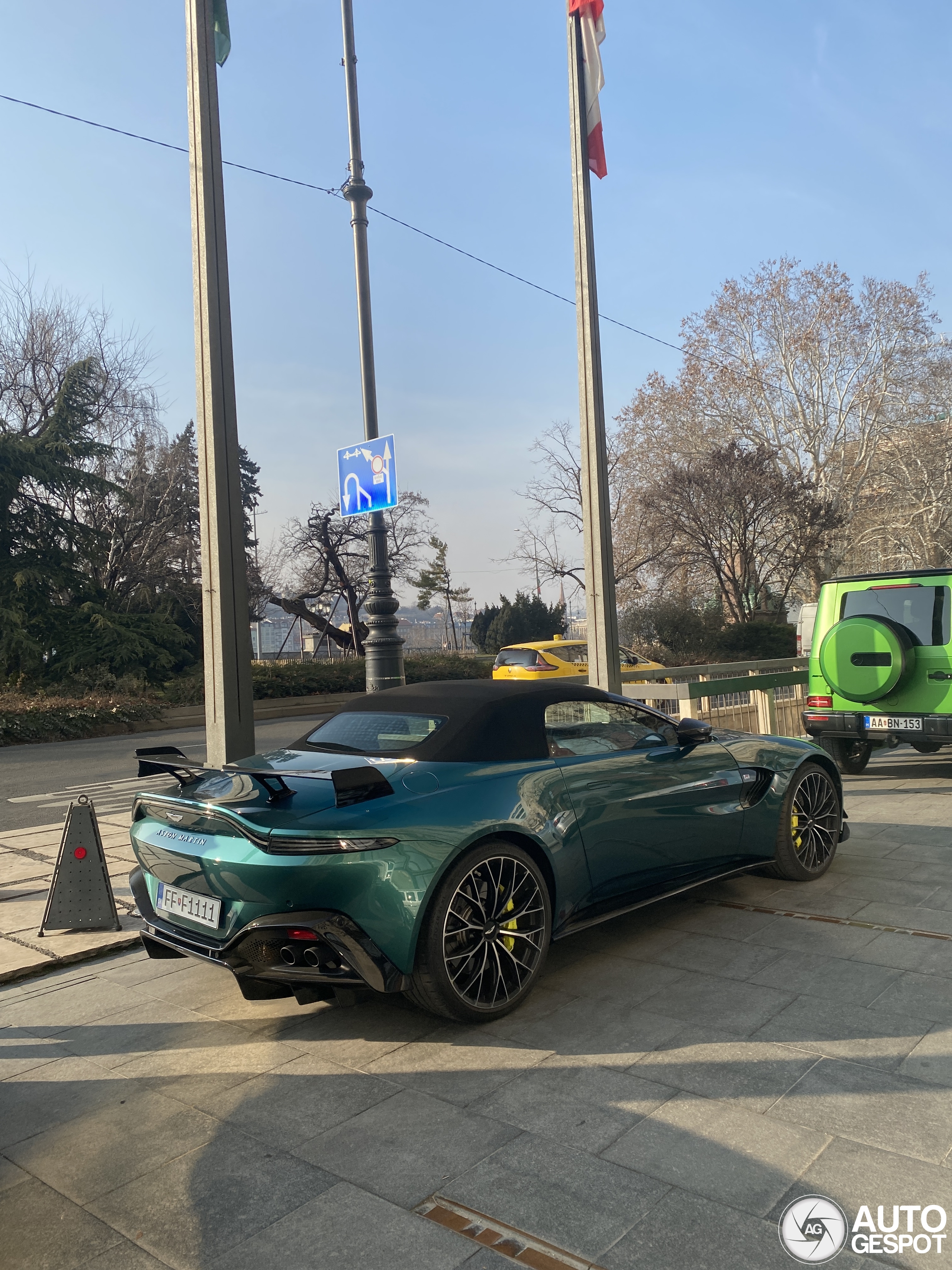 Aston Martin V8 Vantage Formula 1 Edition Roadster
