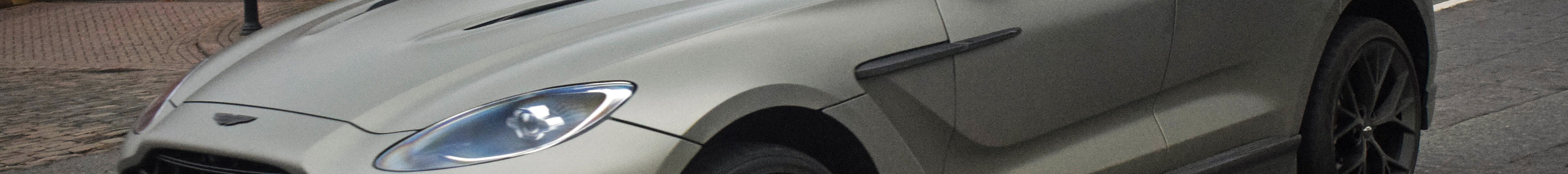 Aston Martin DBX707