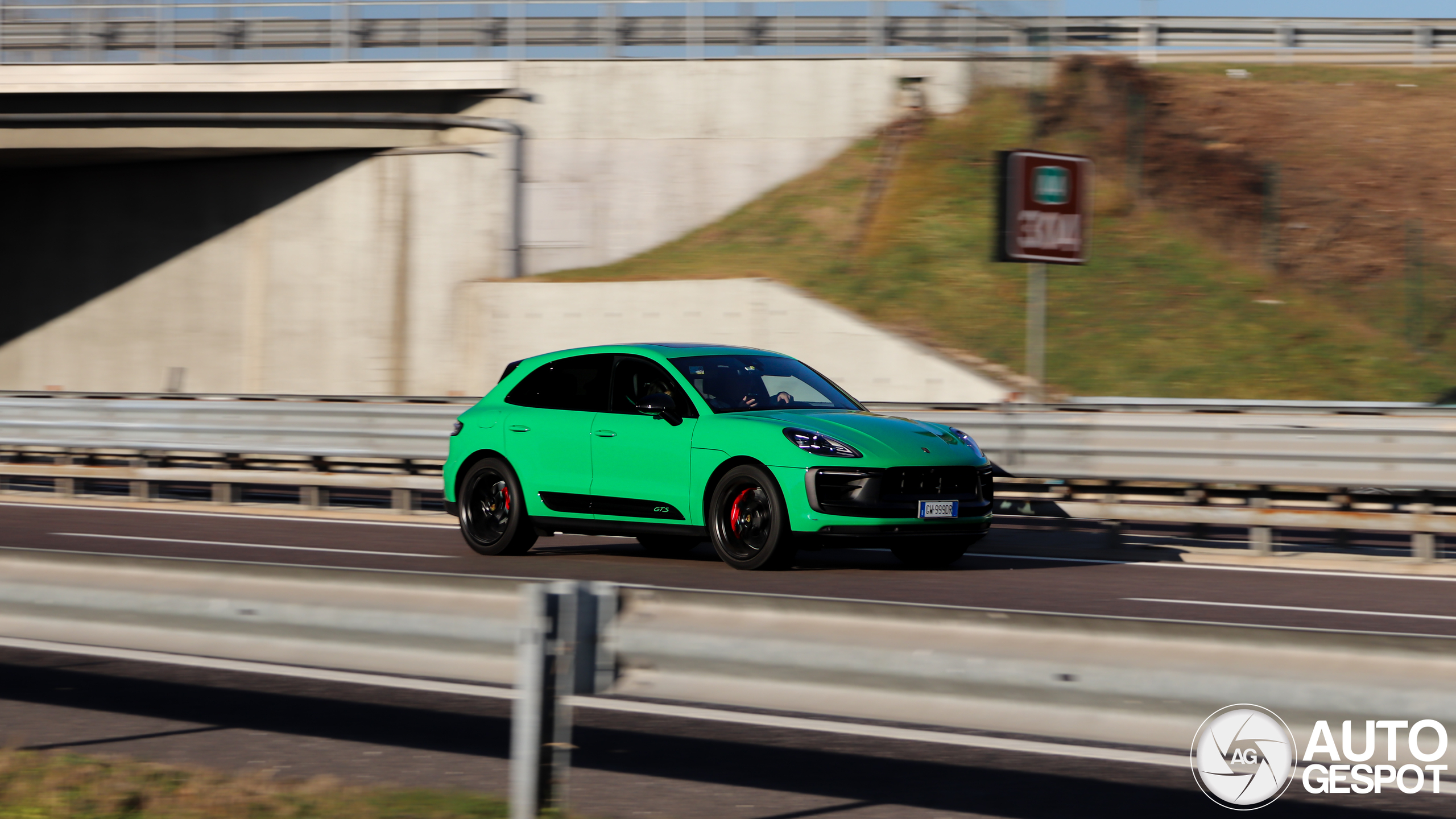 Porsche 95B Macan GTS MkIII