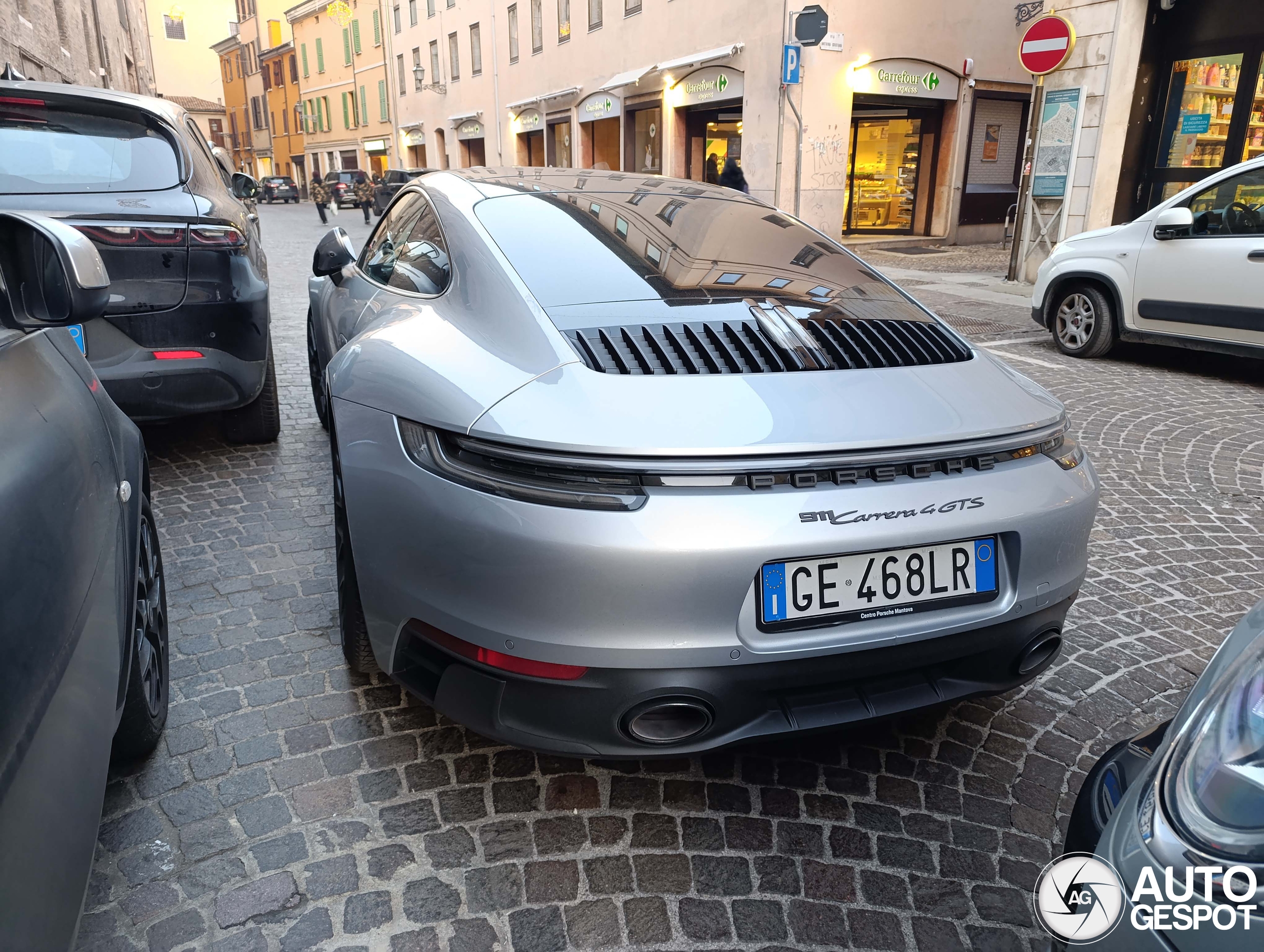 Porsche 992 Carrera 4 GTS
