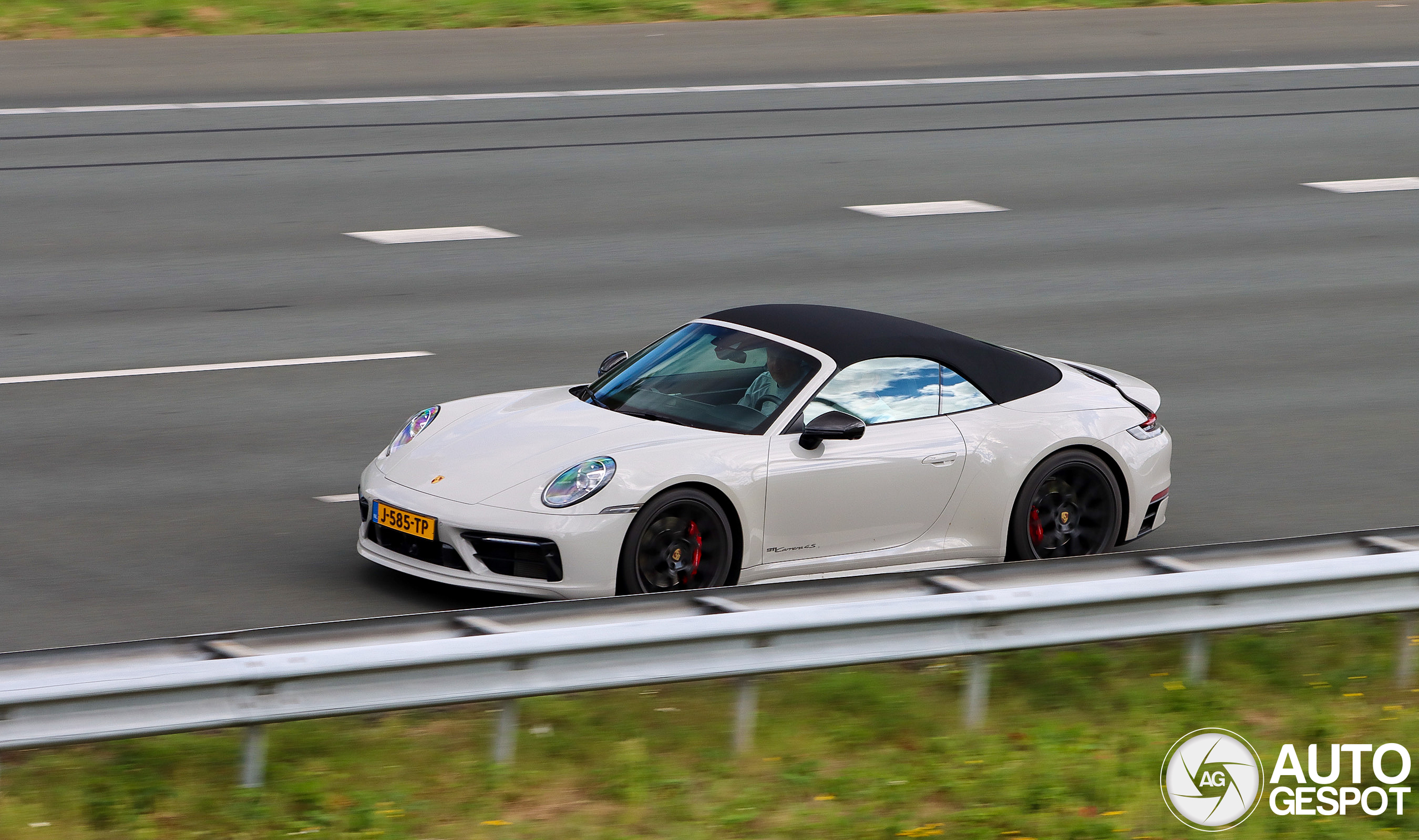 Porsche 992 Carrera 4S Cabriolet