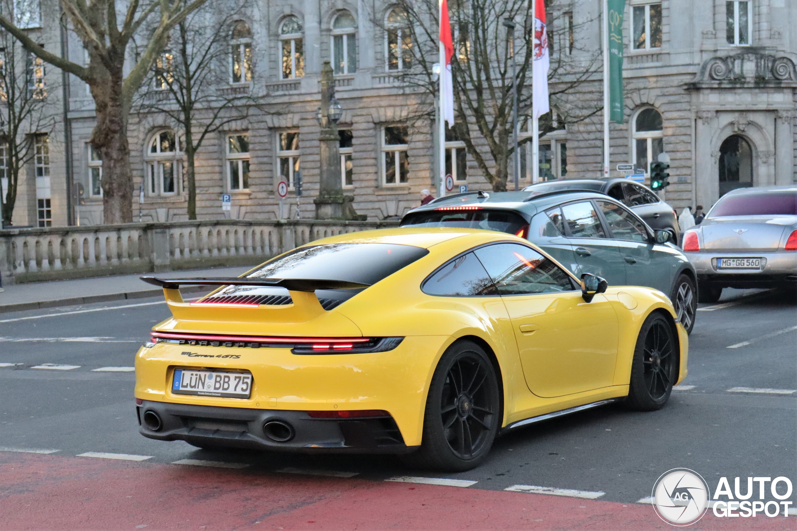 Porsche 992 Carrera 4 GTS