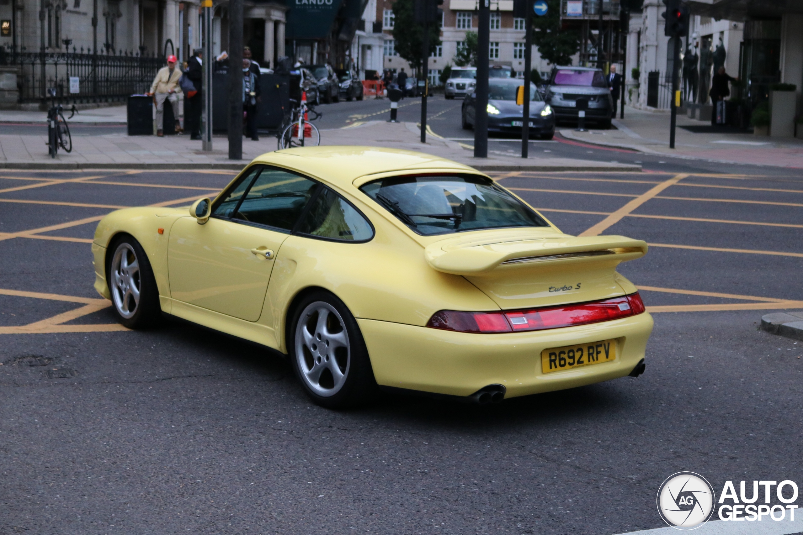 Porsche 993 Turbo S bevindt zich in bijzonder gezelschap