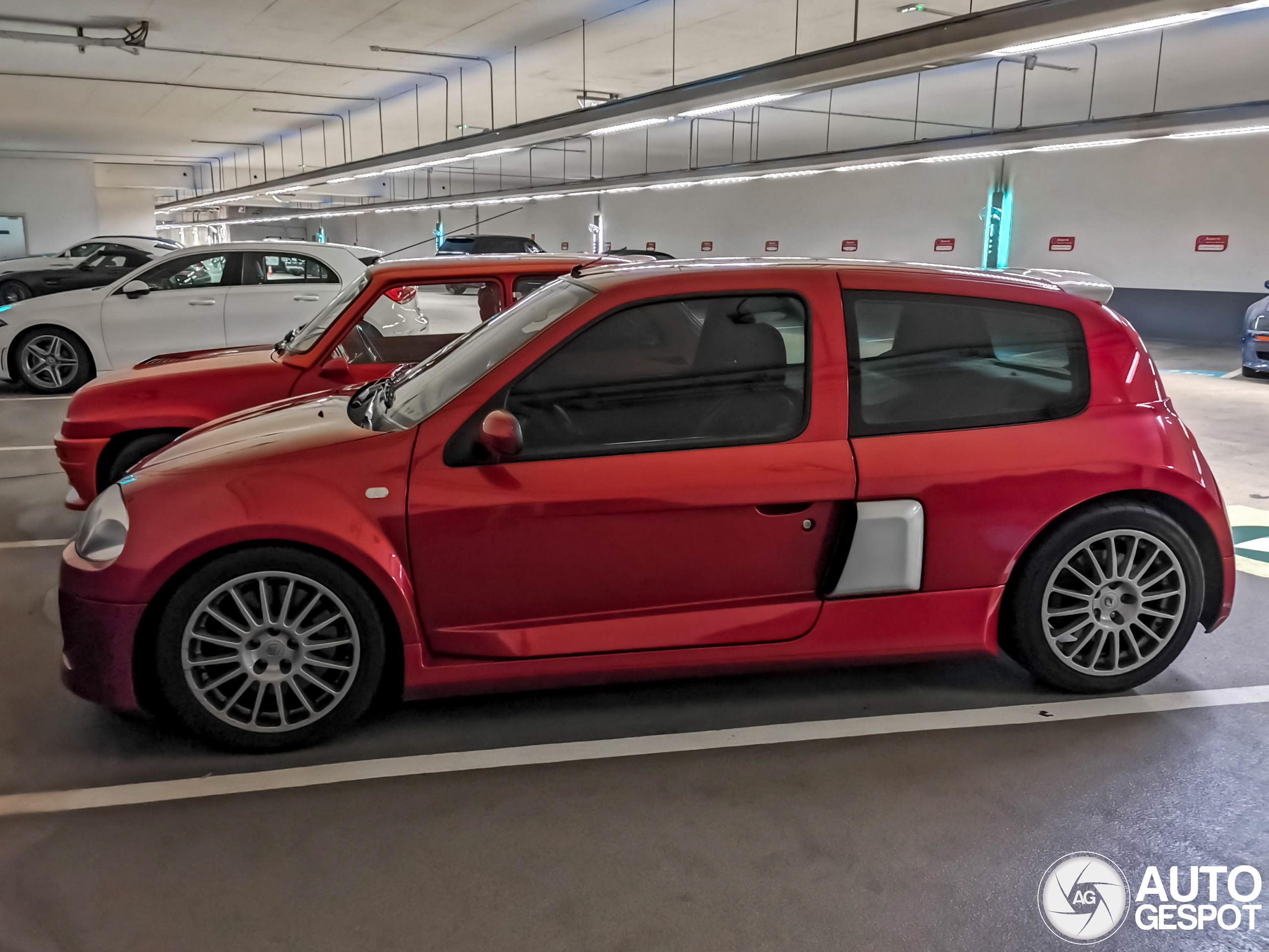 Renault Clio 2004 Red renault-clio-2004-red