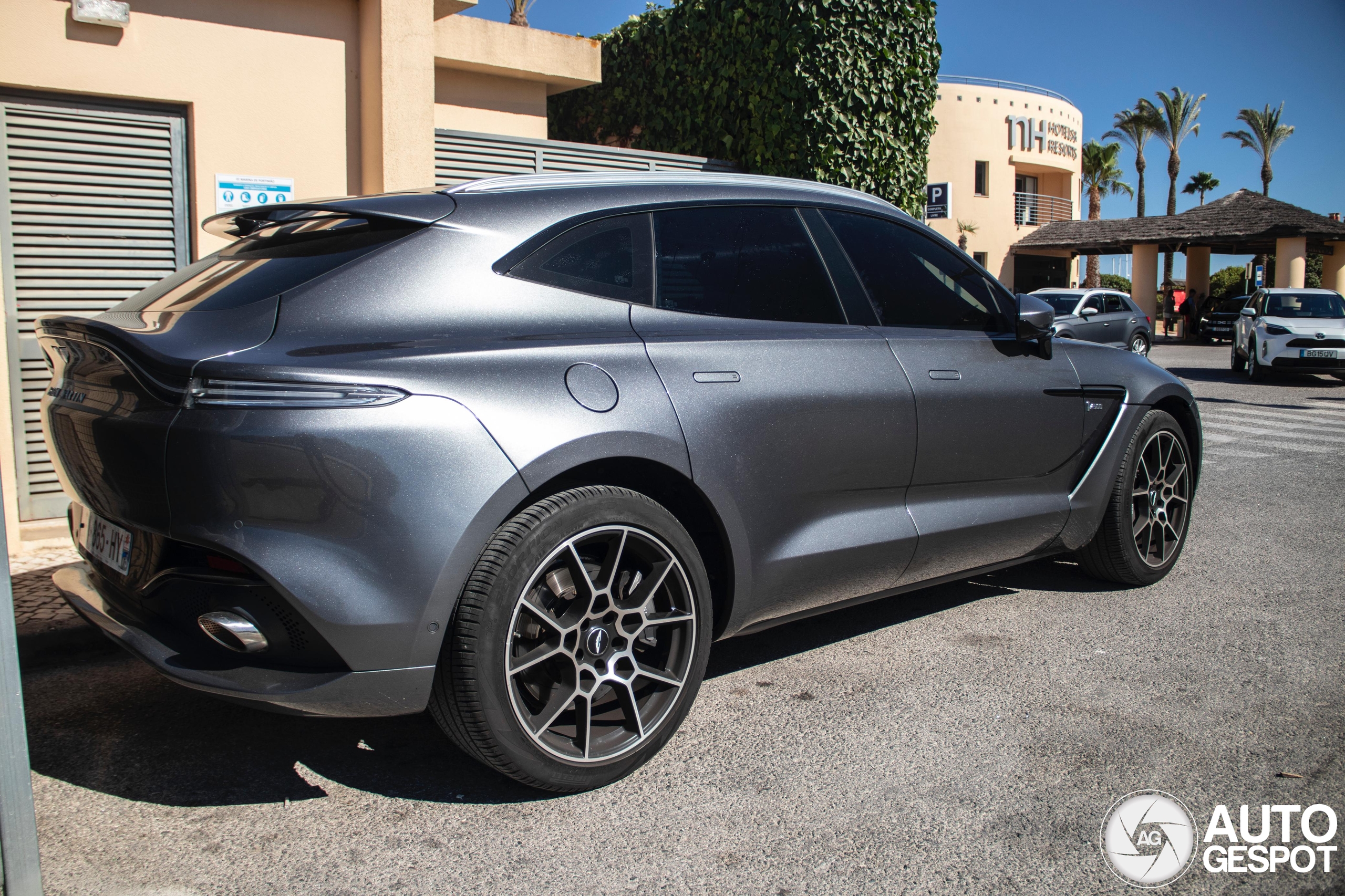 Aston Martin DBX