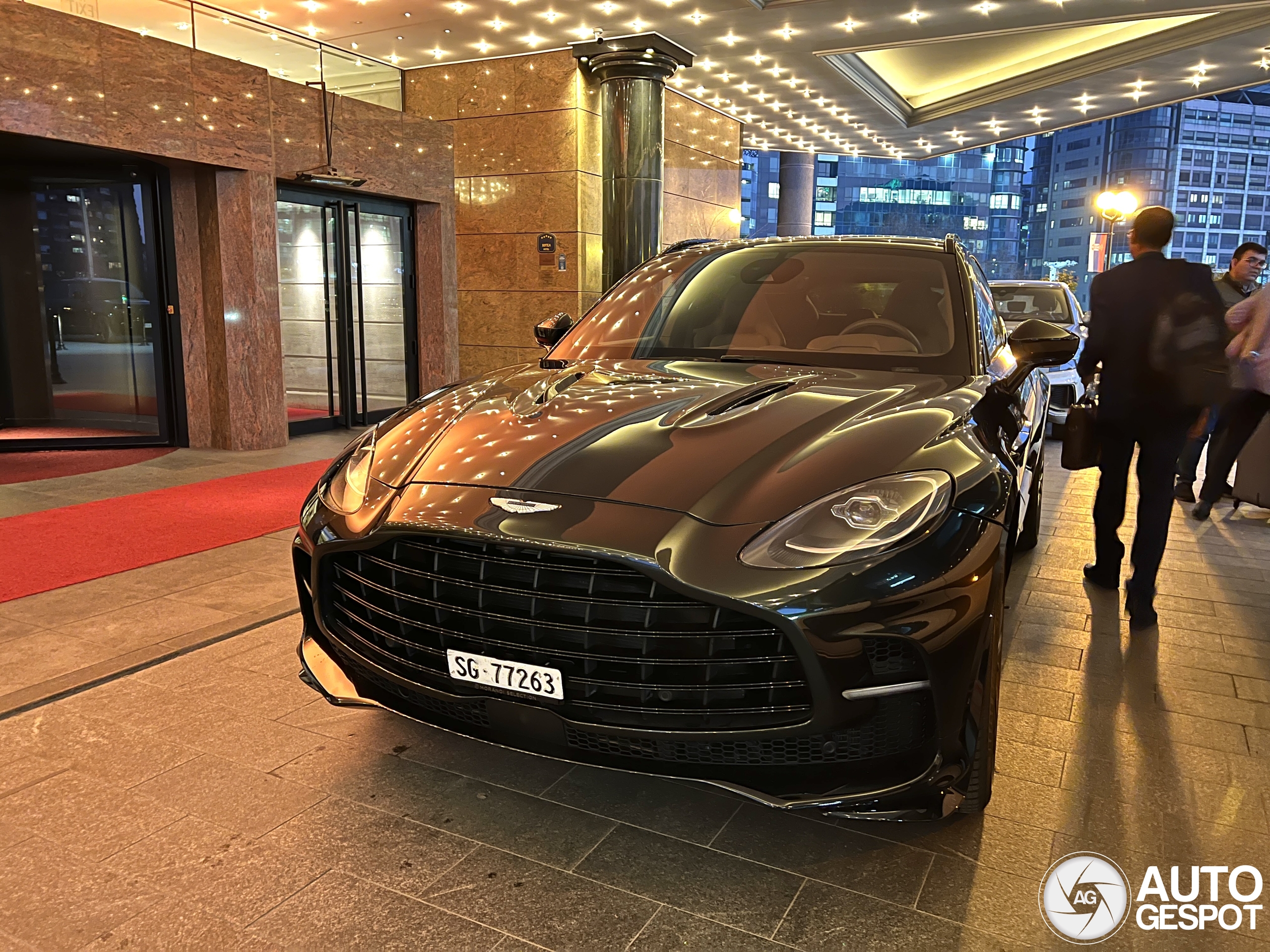 Aston Martin DBX707