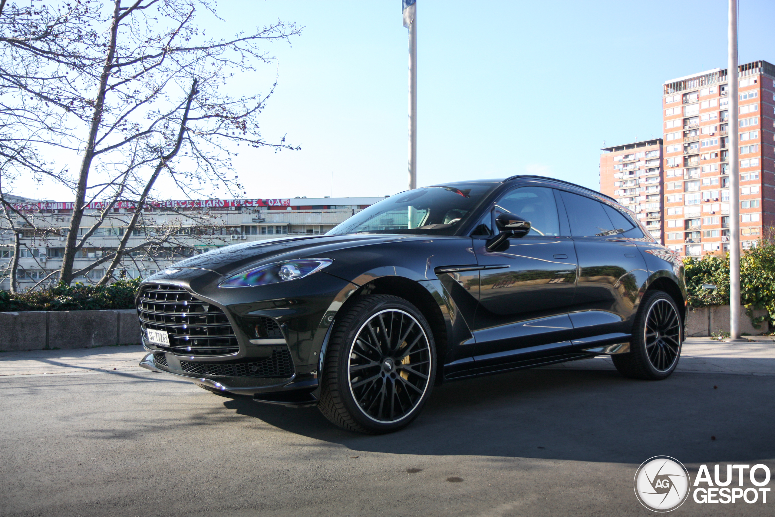Aston Martin DBX707