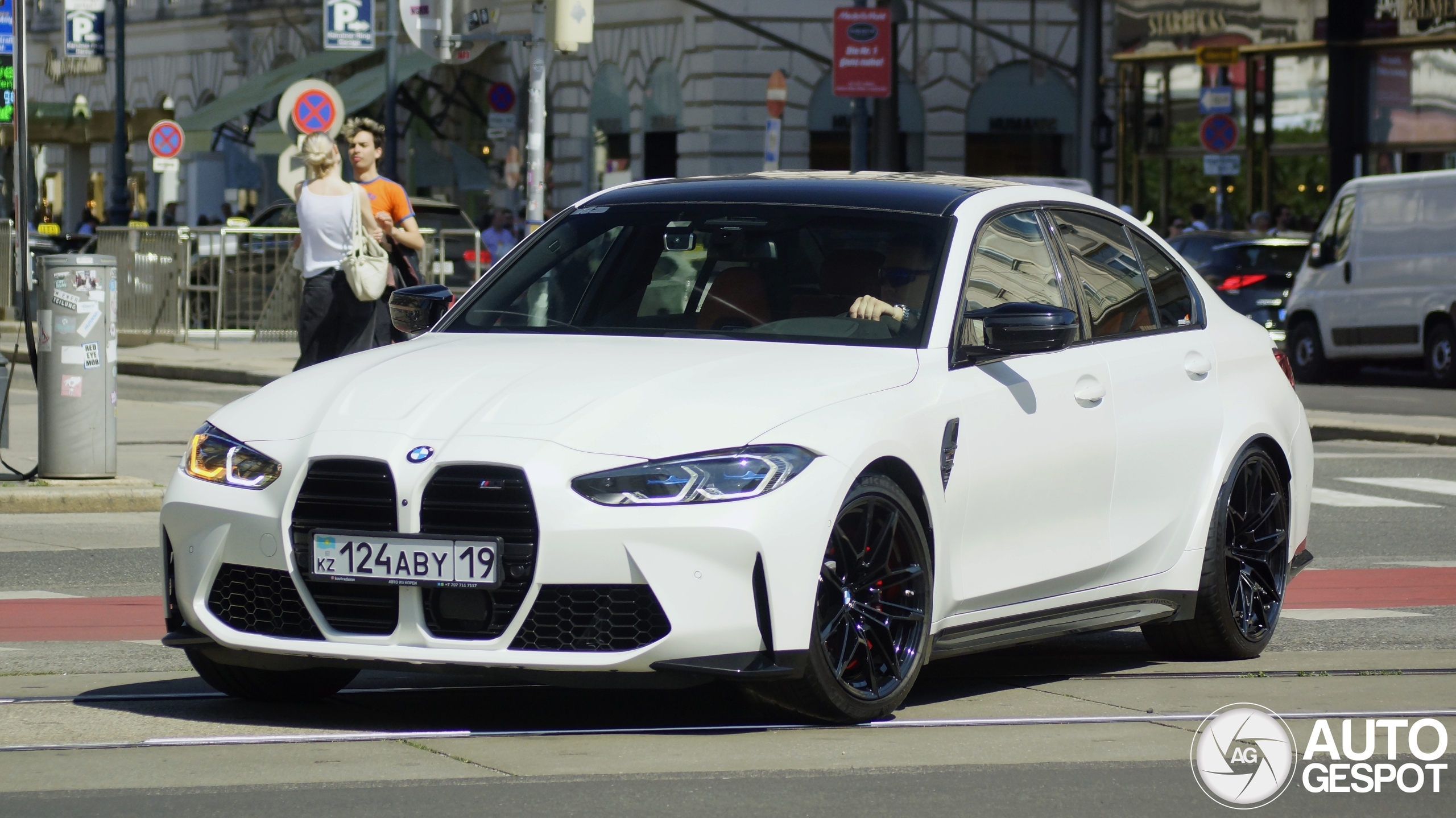 Tweemaal Centraal-Aziatische BMW M3 in Wenen
