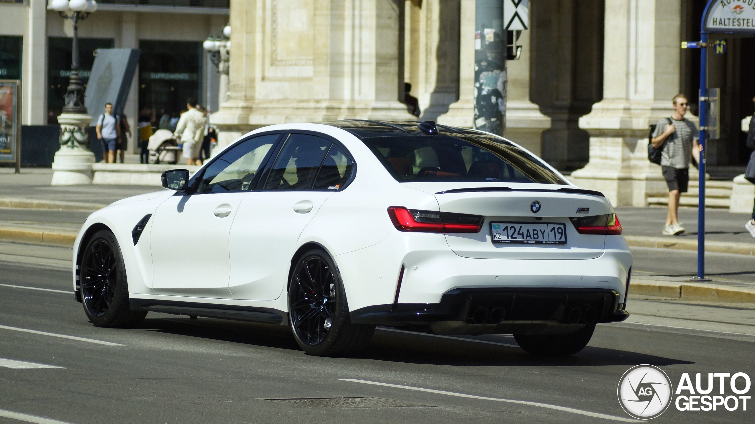 Tweemaal Centraal-Aziatische BMW M3 in Wenen