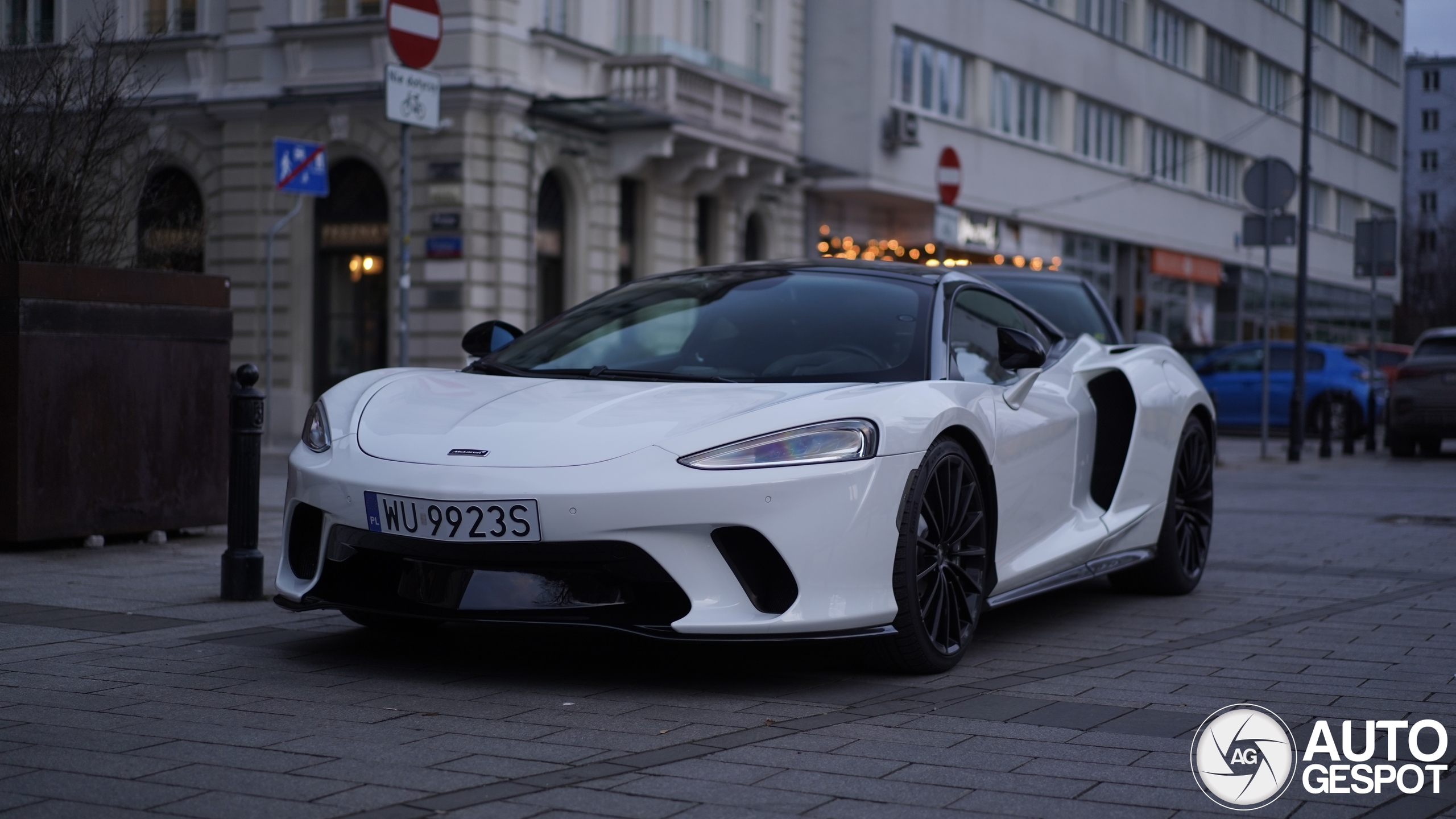McLaren GT