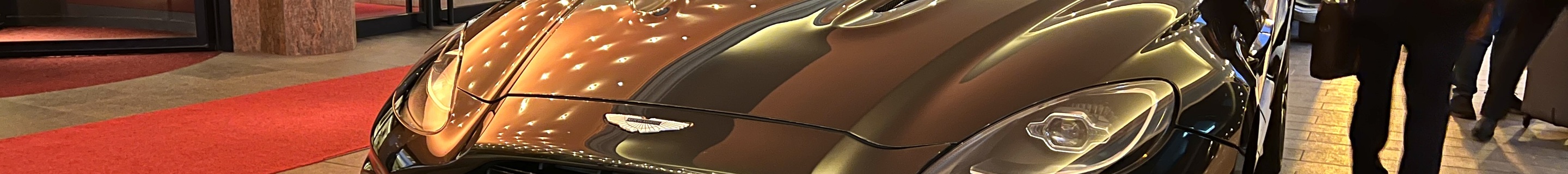 Aston Martin DBX707