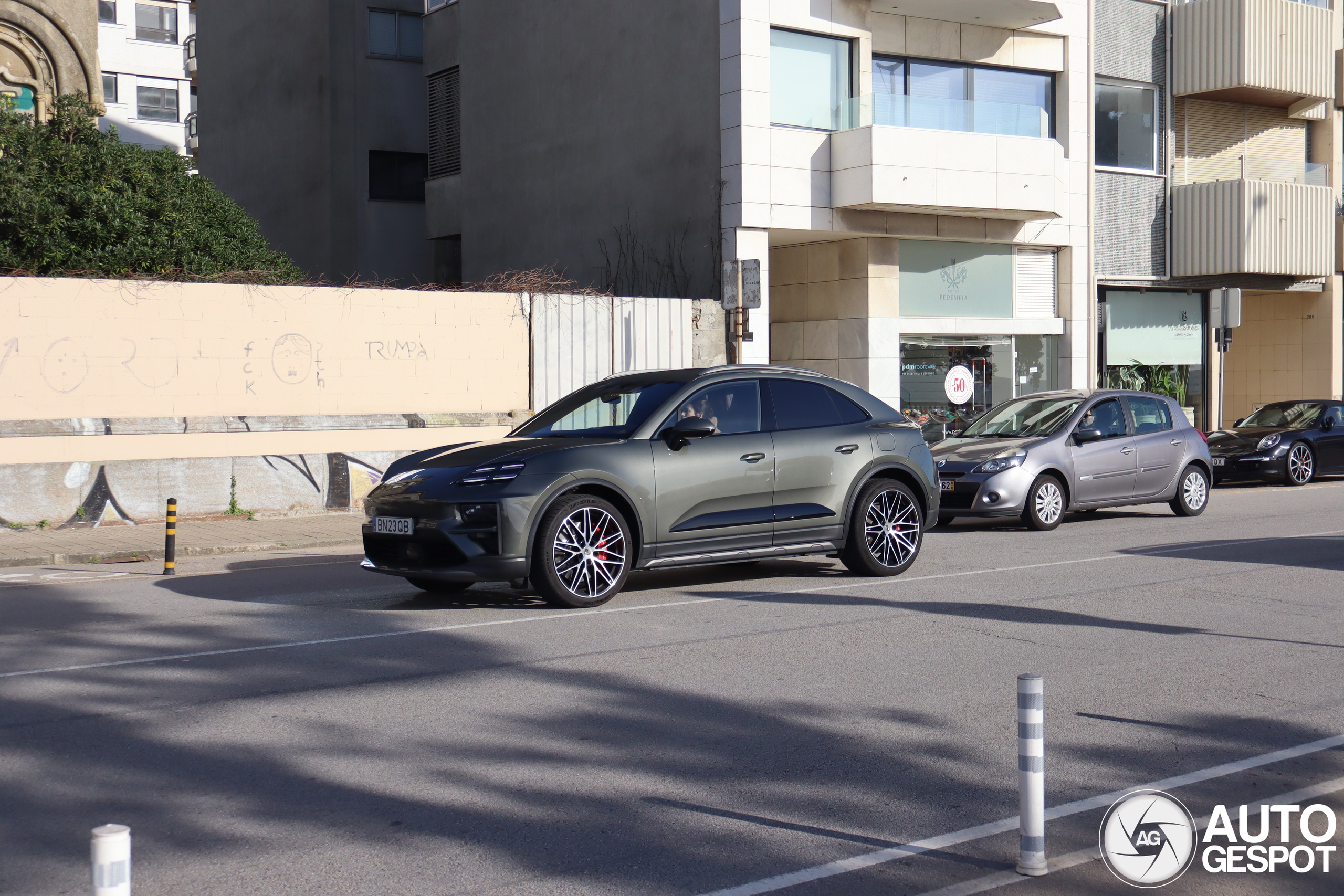 Porsche Macan EV Turbo