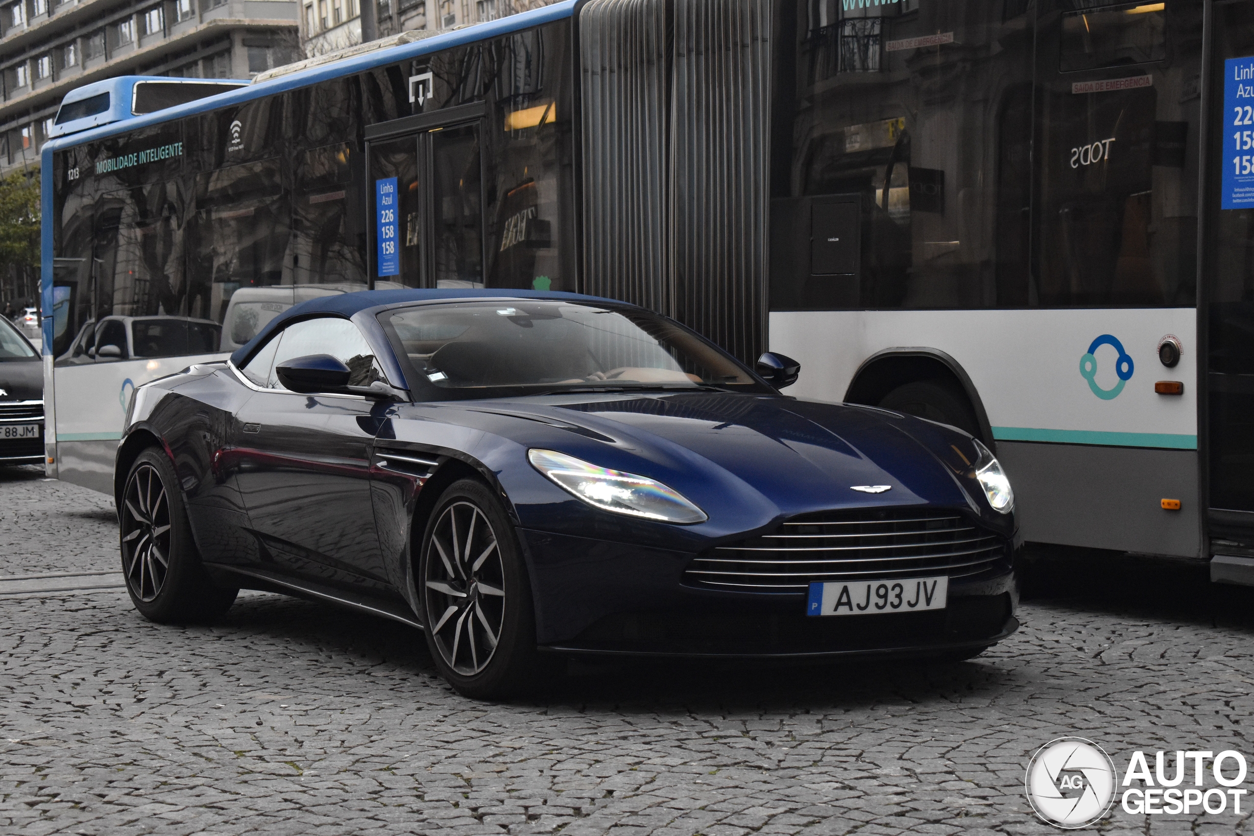 Aston Martin DB11 V8 Volante