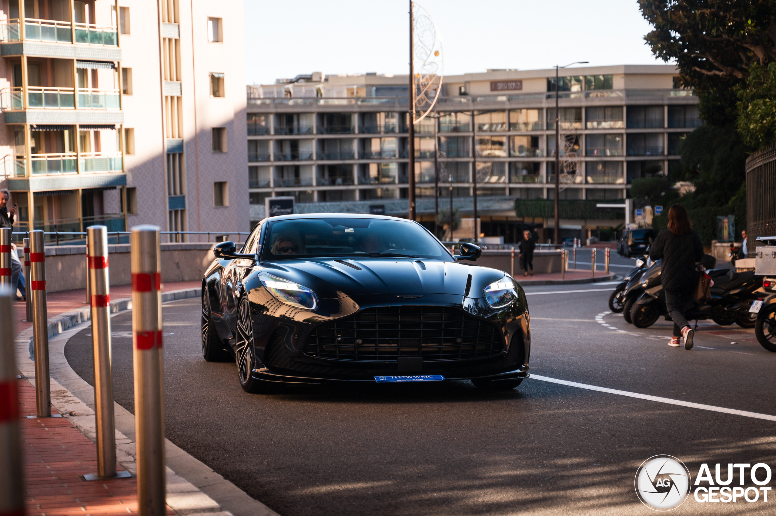 Aston Martin DB12