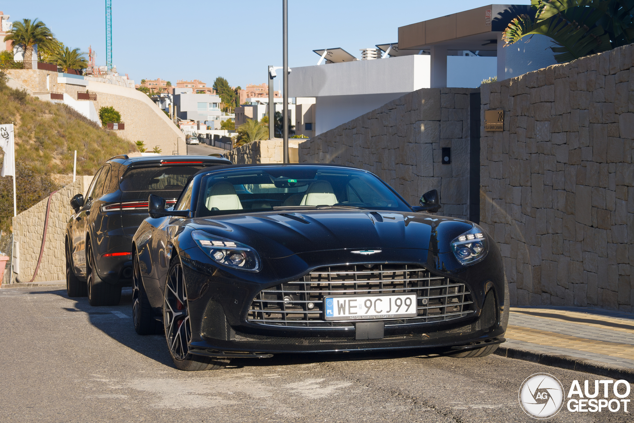 Aston Martin DB12 Volante