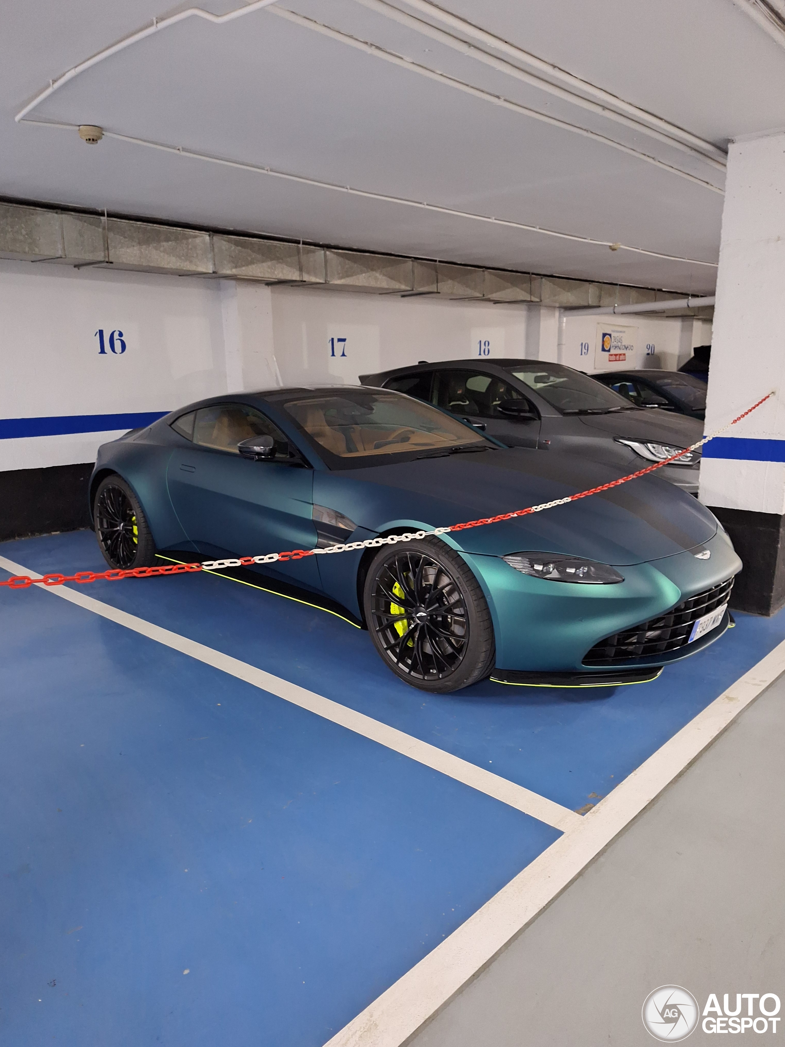 Aston Martin V8 Vantage 2018