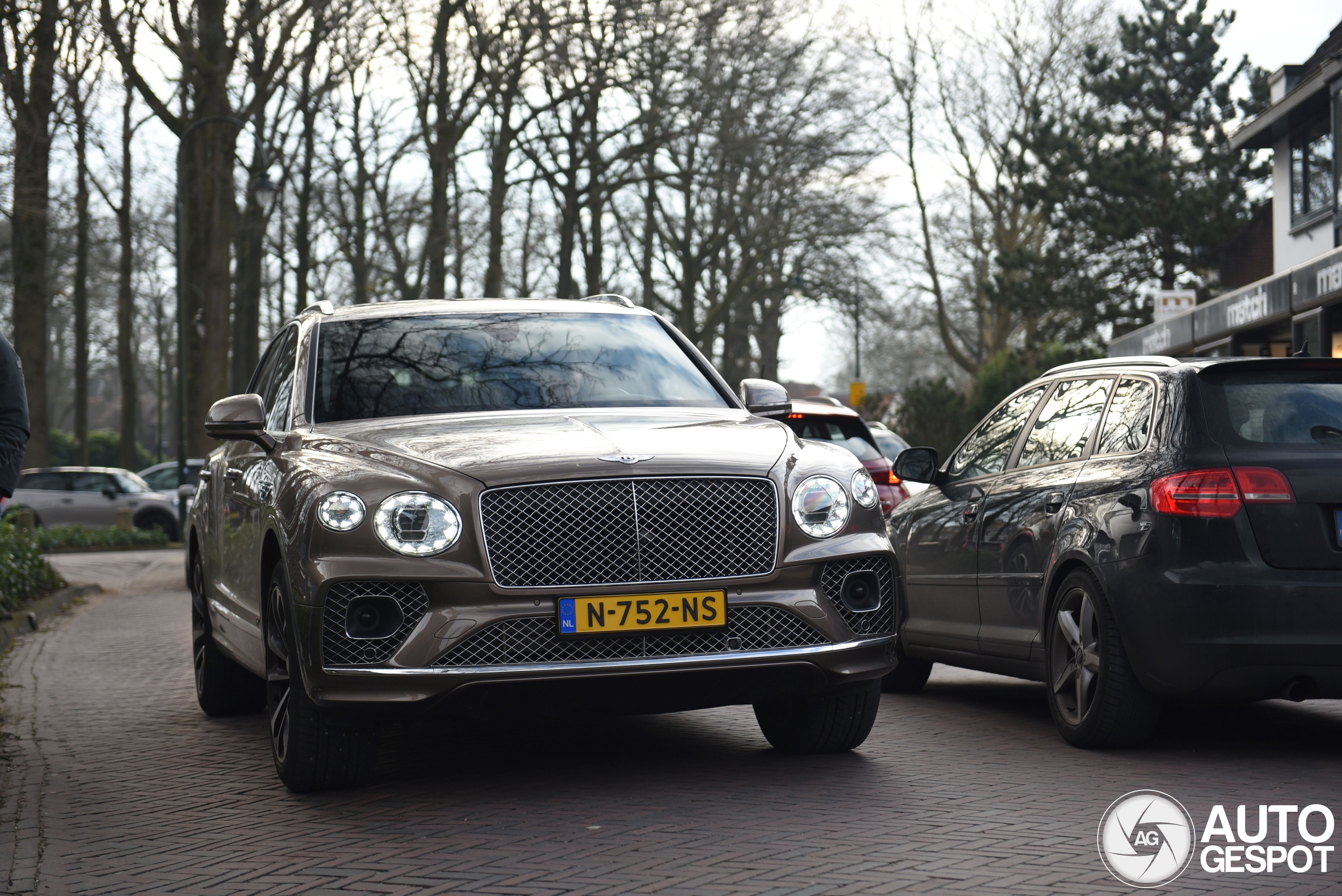 Bentley Bentayga Hybrid 2021