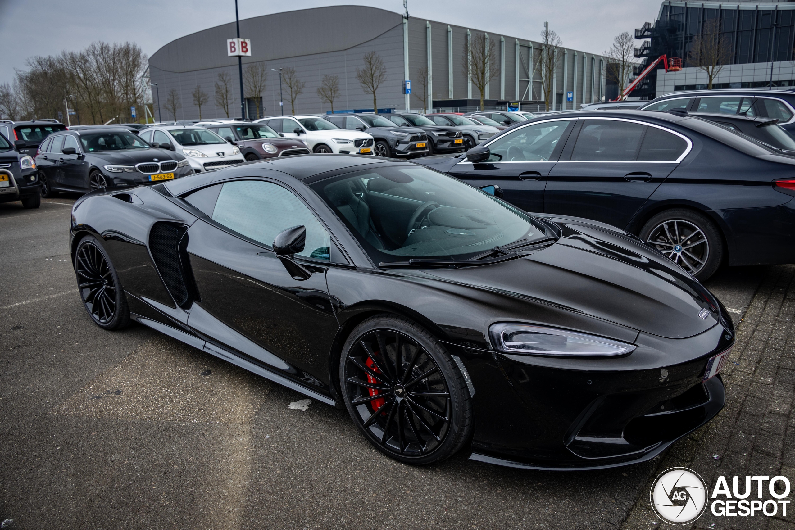 McLaren GT
