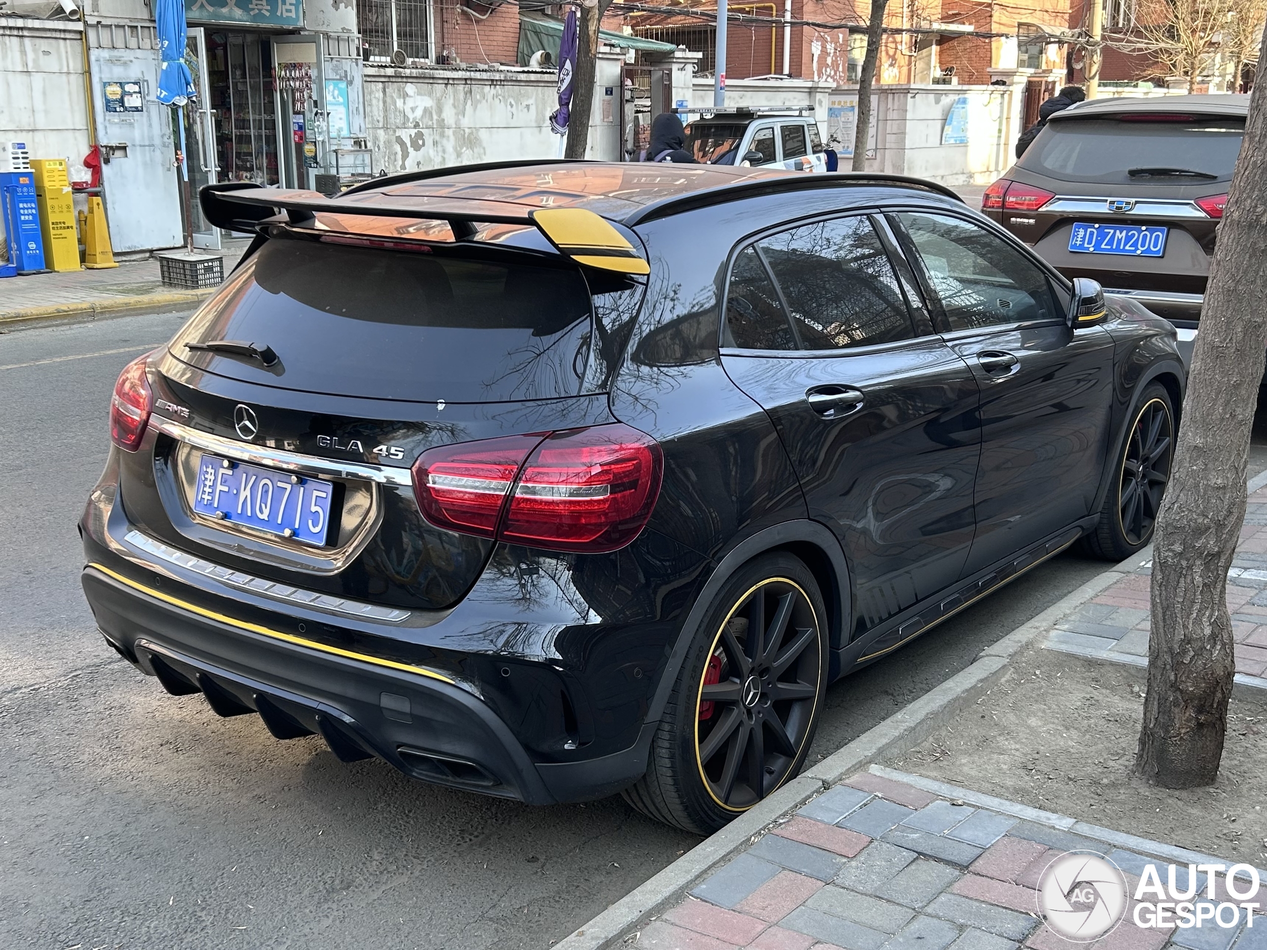 Mercedes-AMG GLA 45 X156 Yellow Night Edition