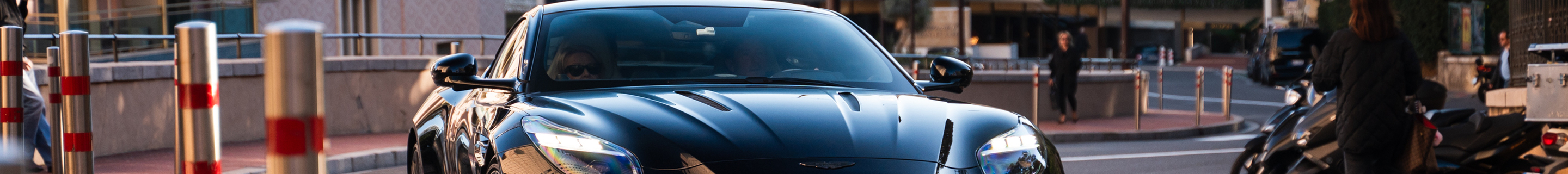 Aston Martin DB12