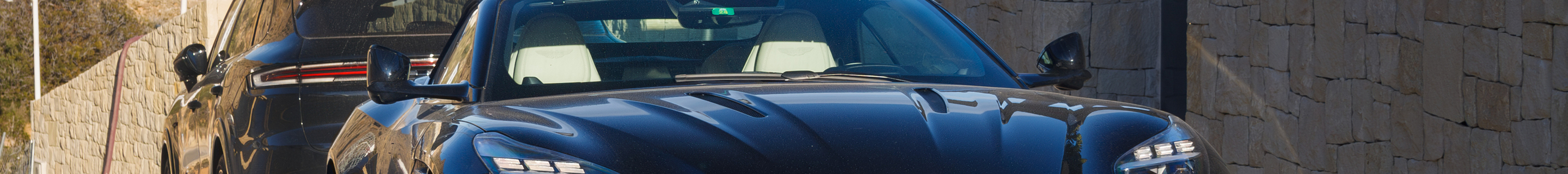 Aston Martin DB12 Volante
