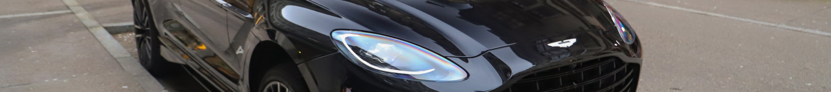 Aston Martin DBX707