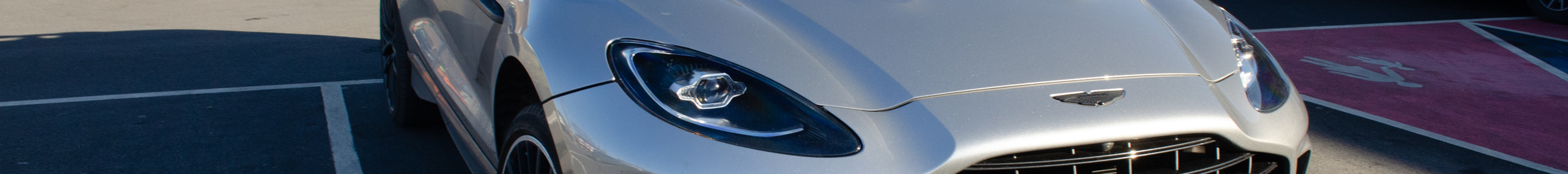 Aston Martin DBX707