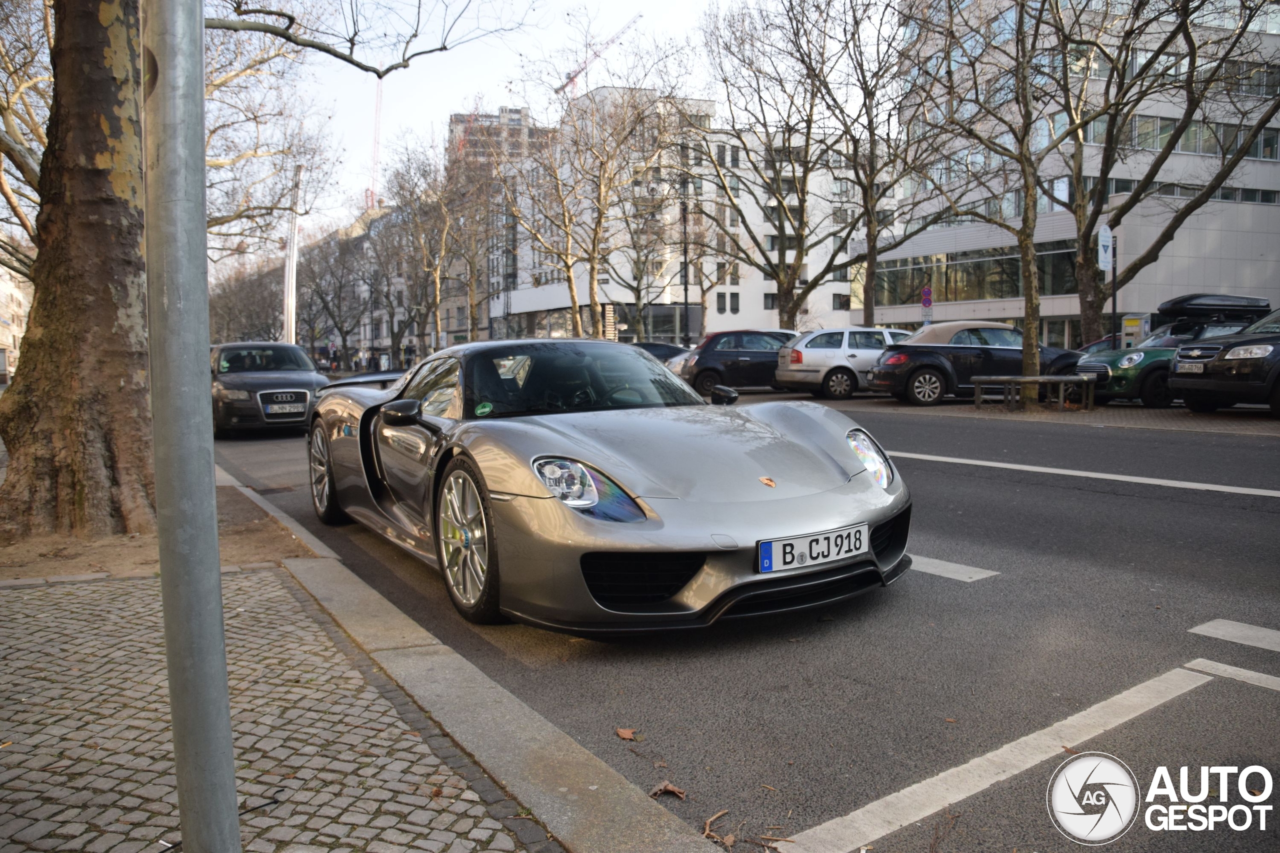 Porsche 918 Spyder Weissach Package