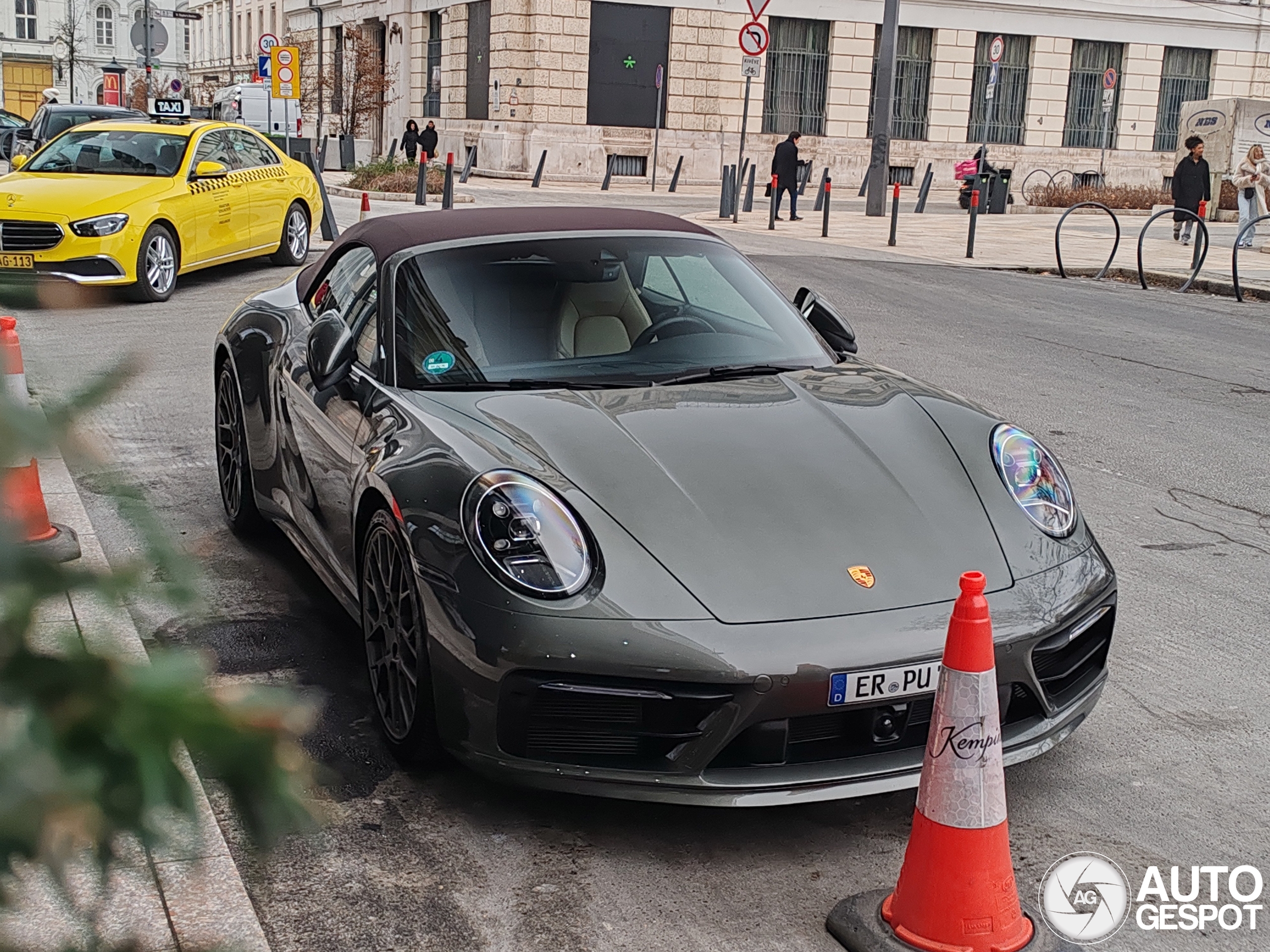 Porsche 992 Carrera 4S Cabriolet