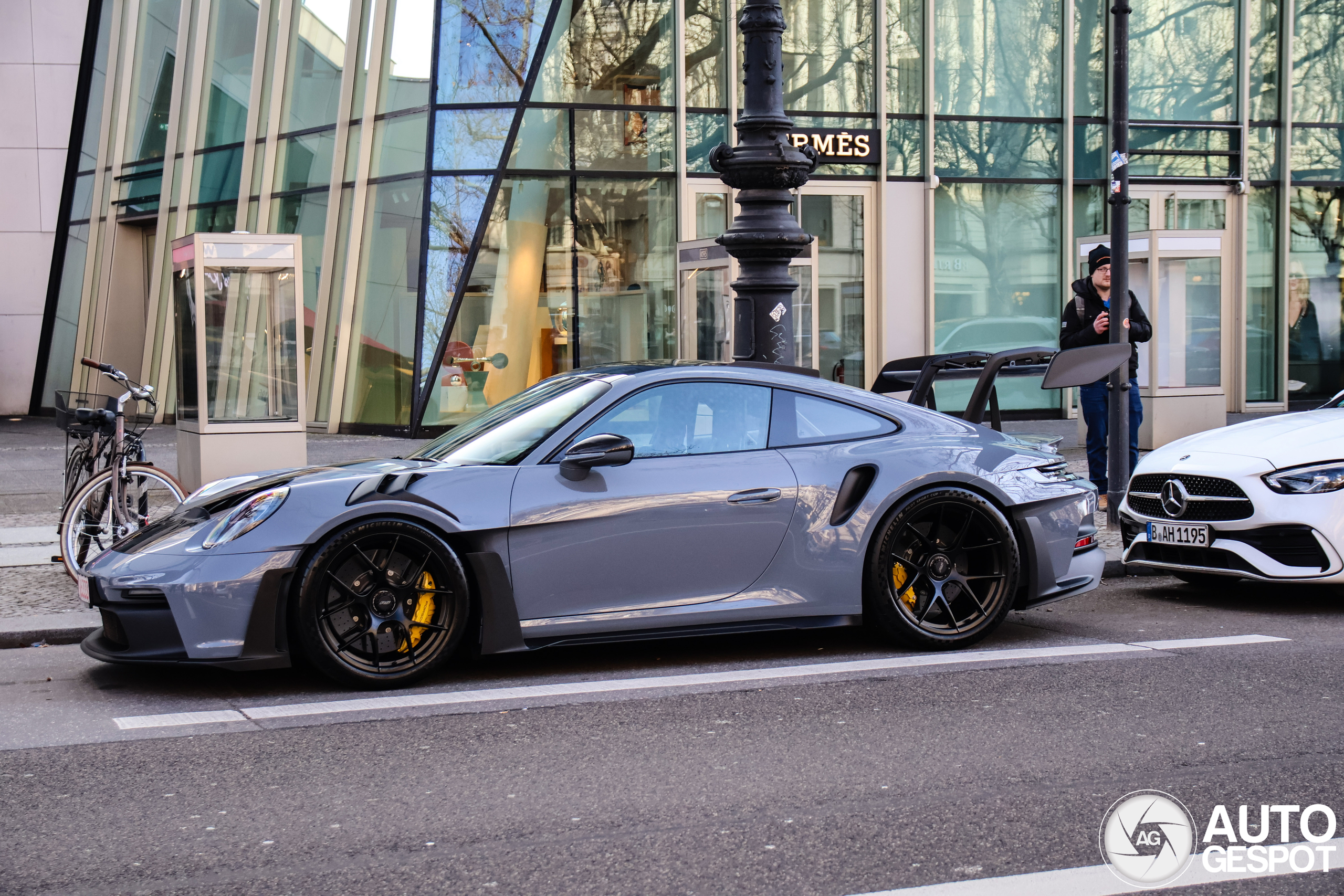 Porsche 992 GT3 RS Weissach Package