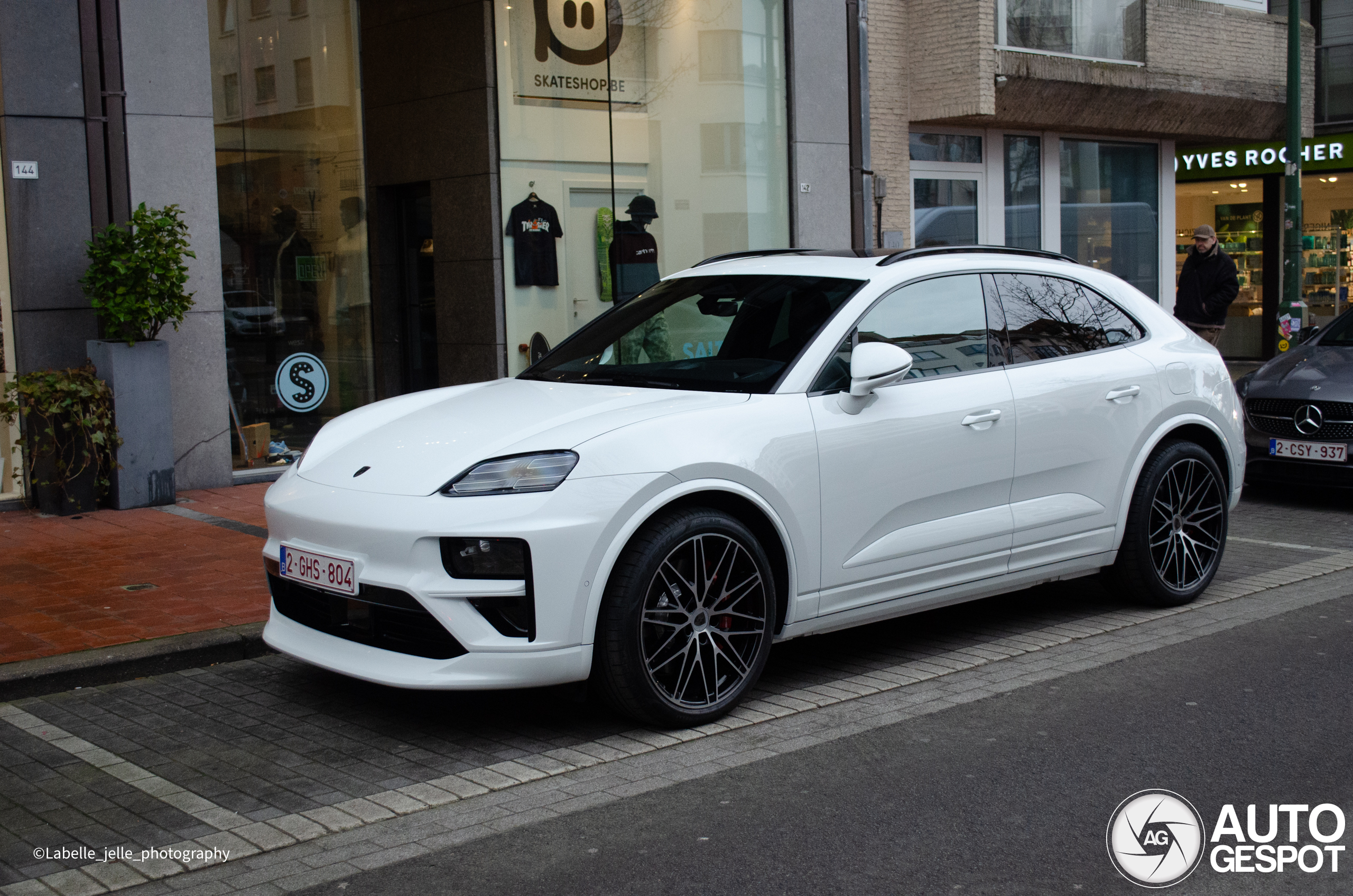 Porsche Macan EV Turbo