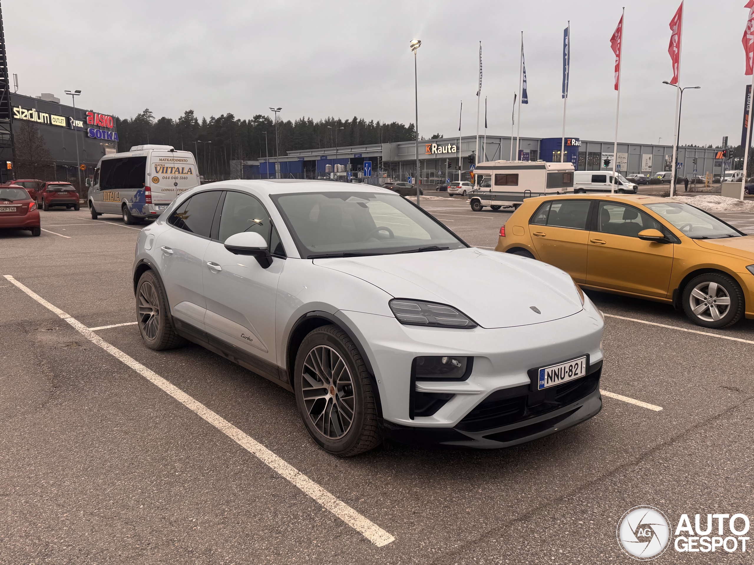Porsche Macan EV Turbo