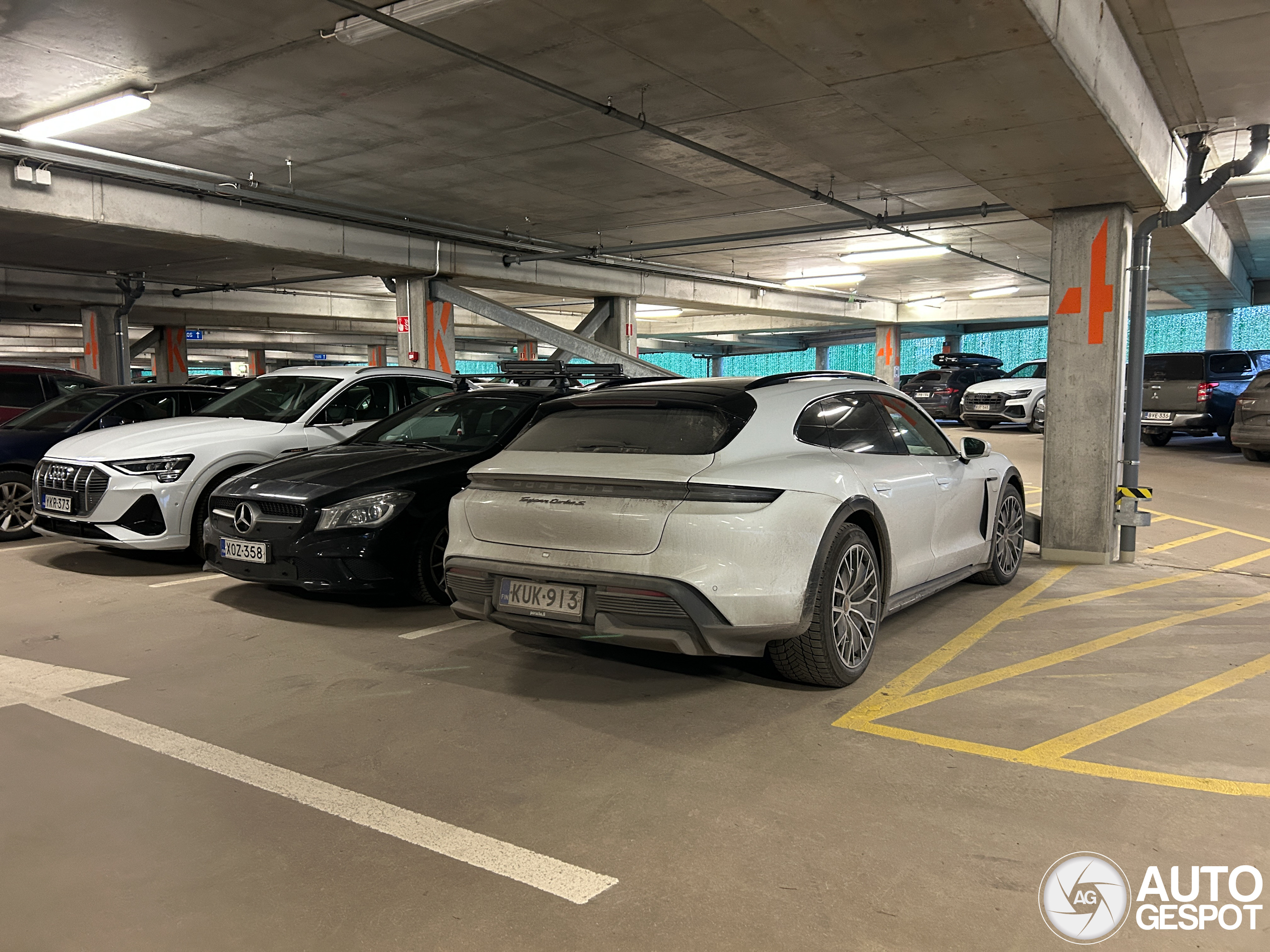 Porsche Taycan Turbo S Cross Turismo