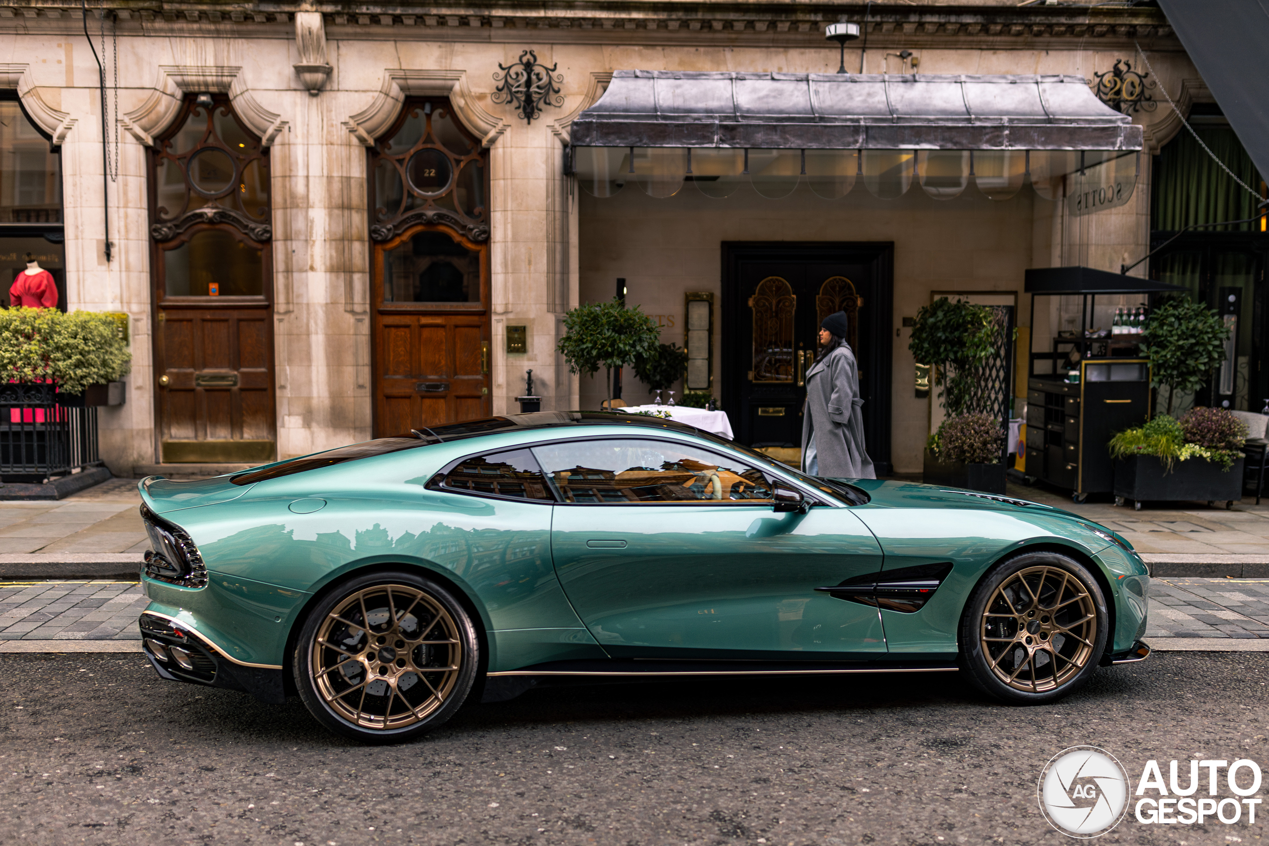 Zapanjujuća evolucija: Aston Martin Vanquish iz 2025. primećen u Londonu