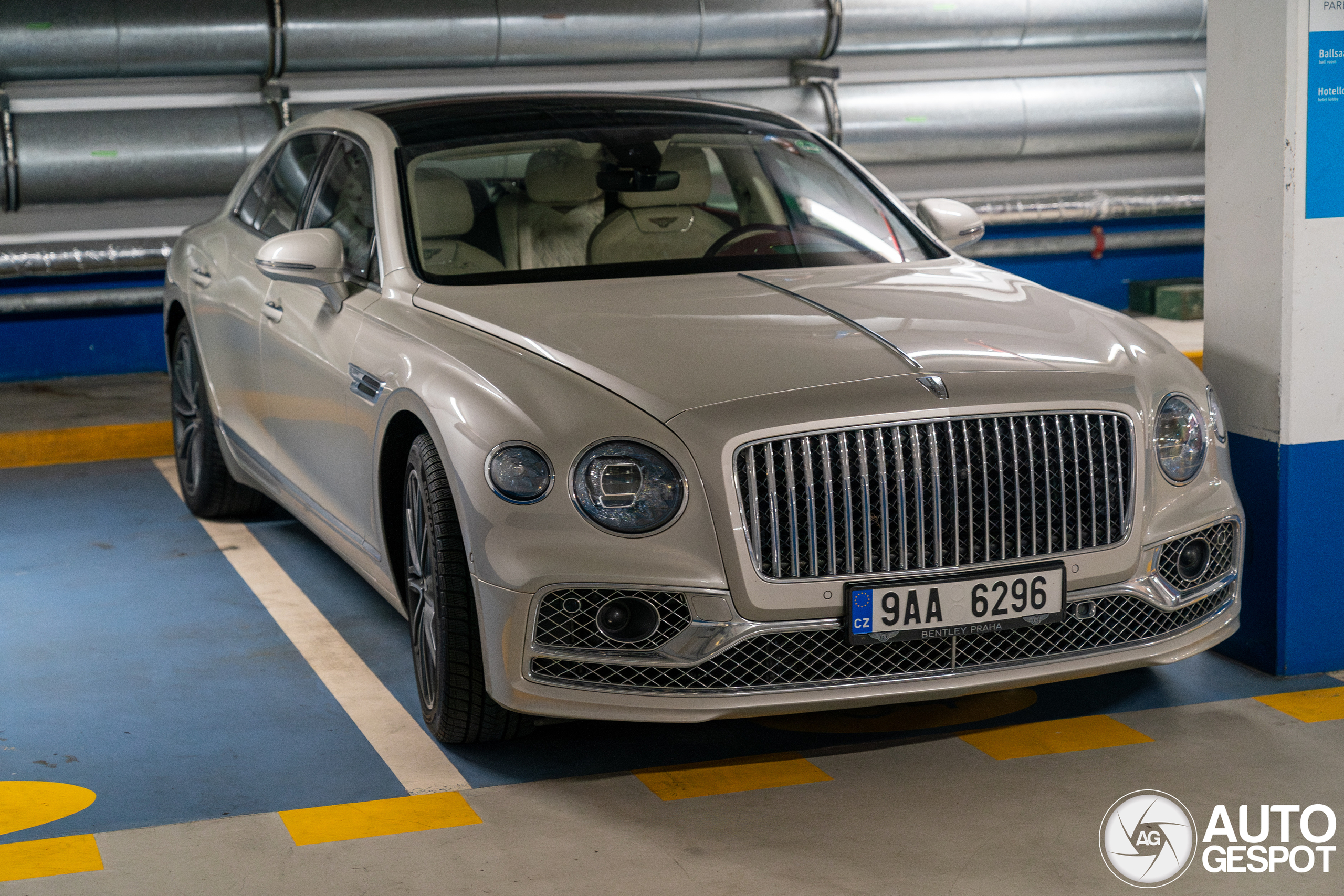 Bentley Flying Spur V8 2021