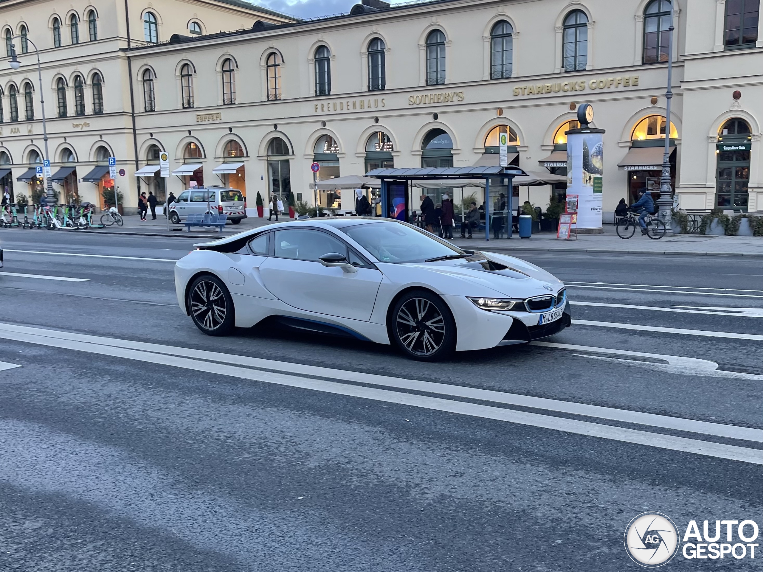 BMW i8