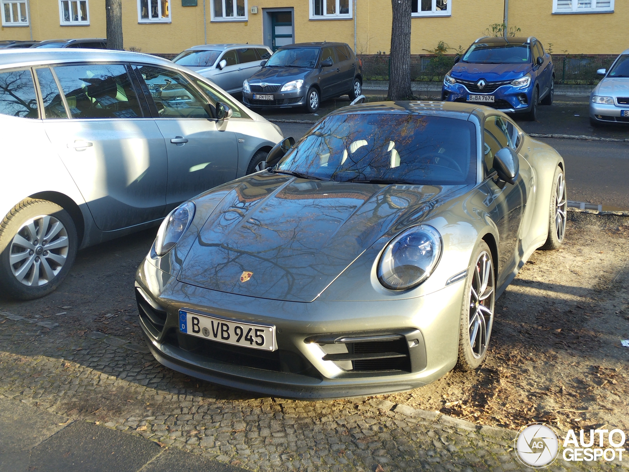 Porsche 992 Carrera 4 GTS