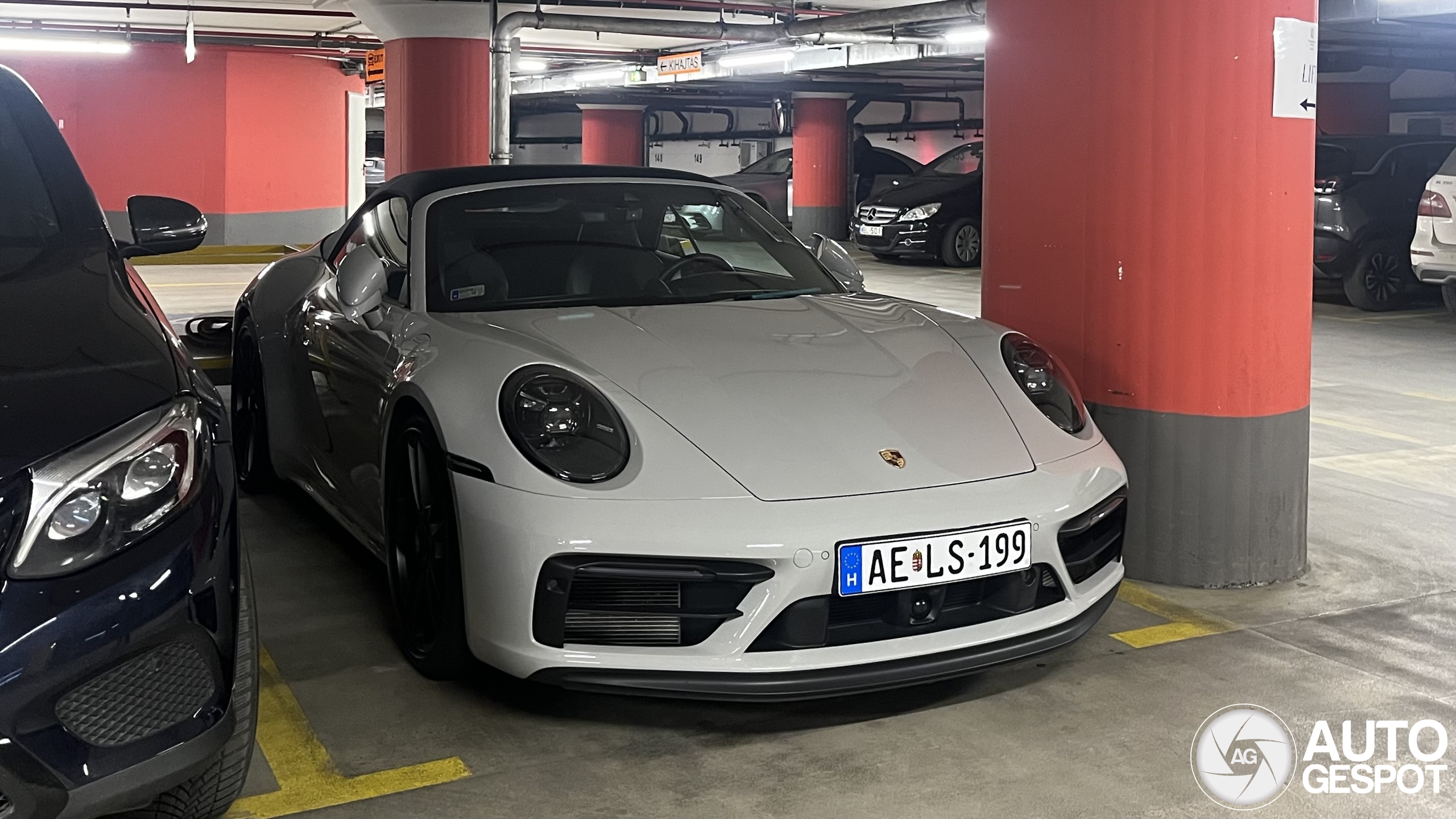 Porsche 992 Carrera 4 GTS Cabriolet