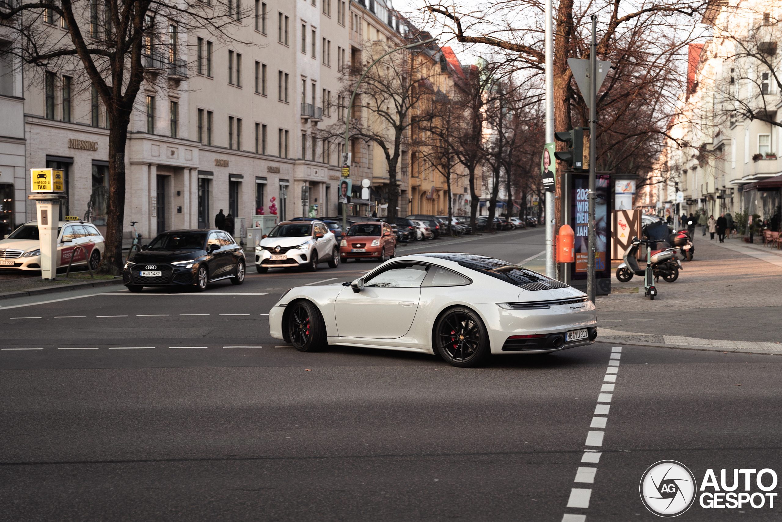 Porsche 992 Carrera 4S