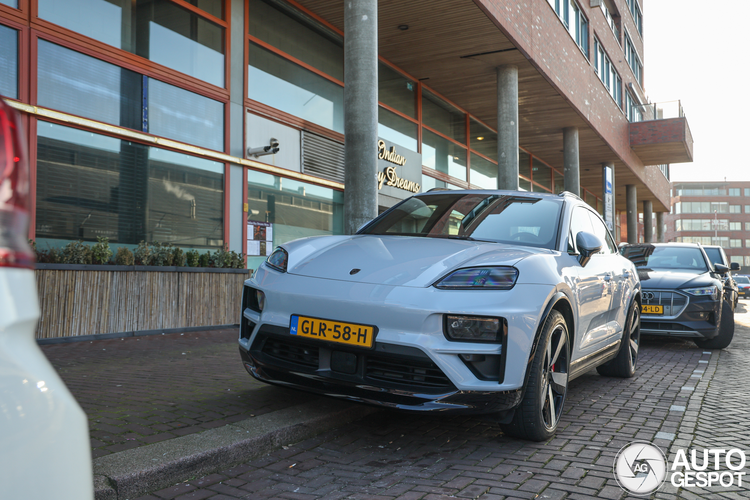 Porsche Macan EV Turbo