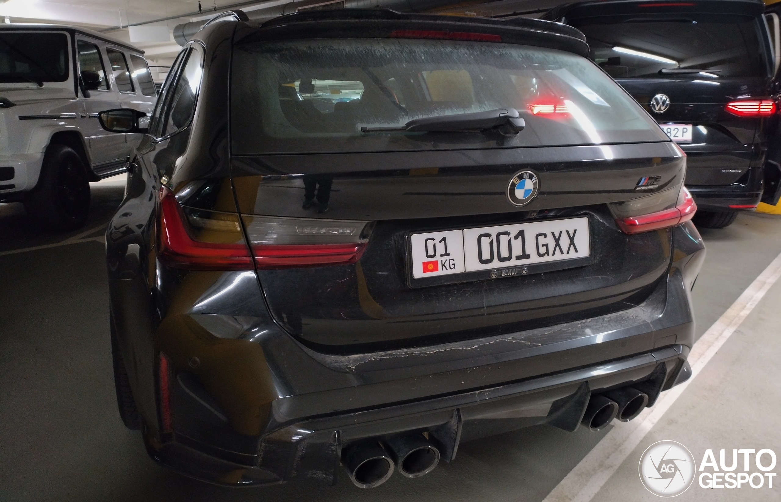 Tweemaal Centraal-Aziatische BMW M3 in Wenen