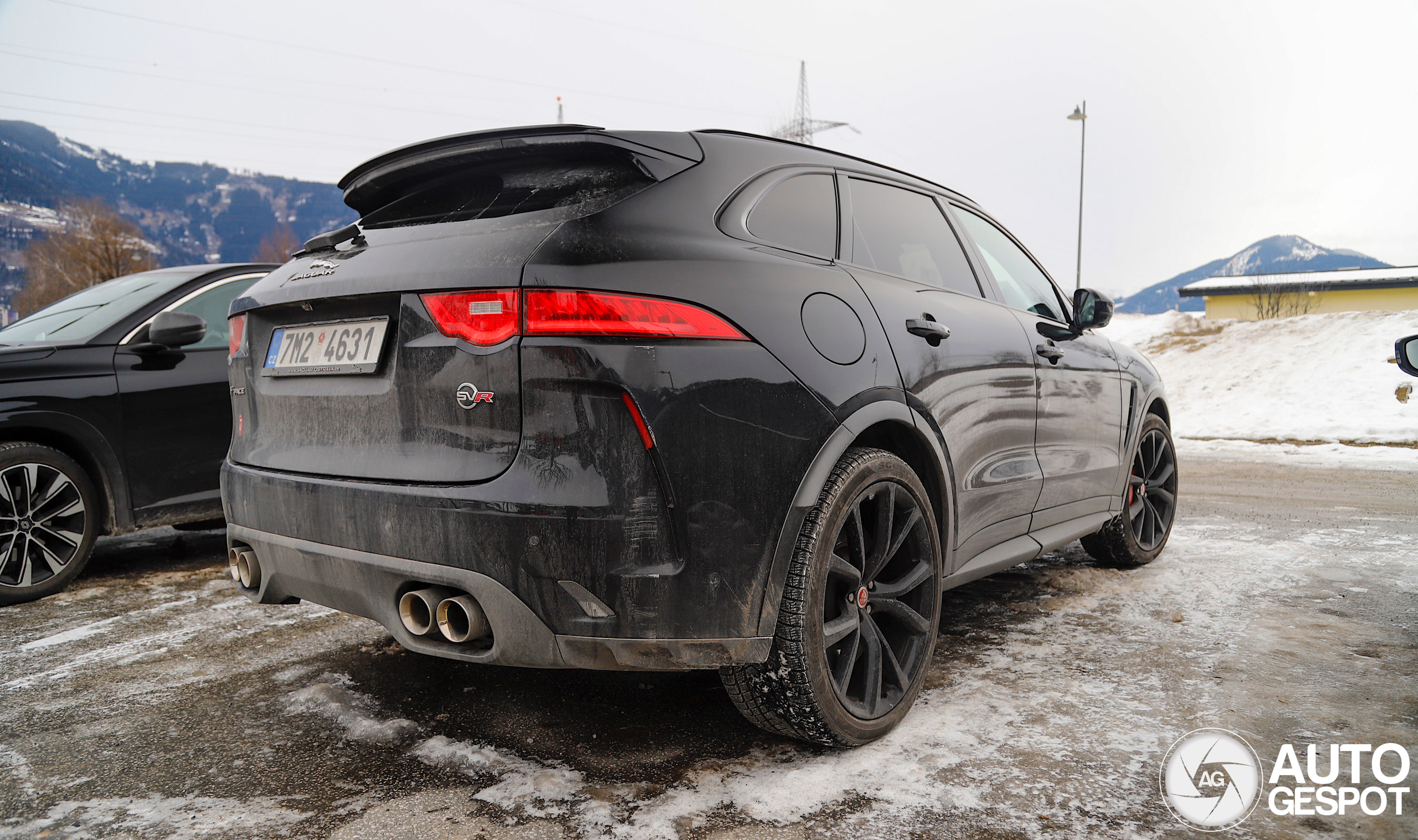 Jaguar F-PACE SVR