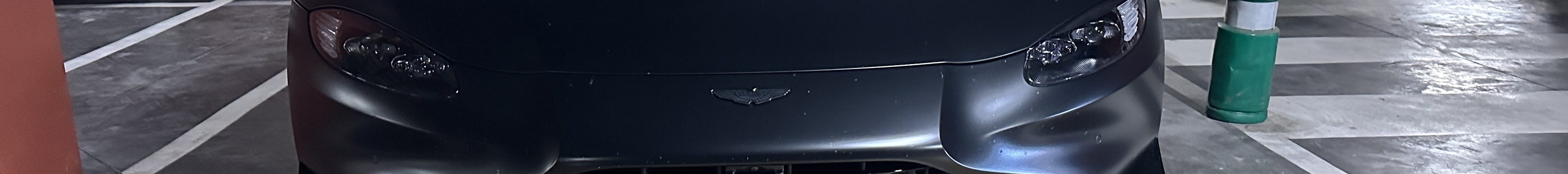 Aston Martin V8 Vantage Formula 1 Edition Roadster