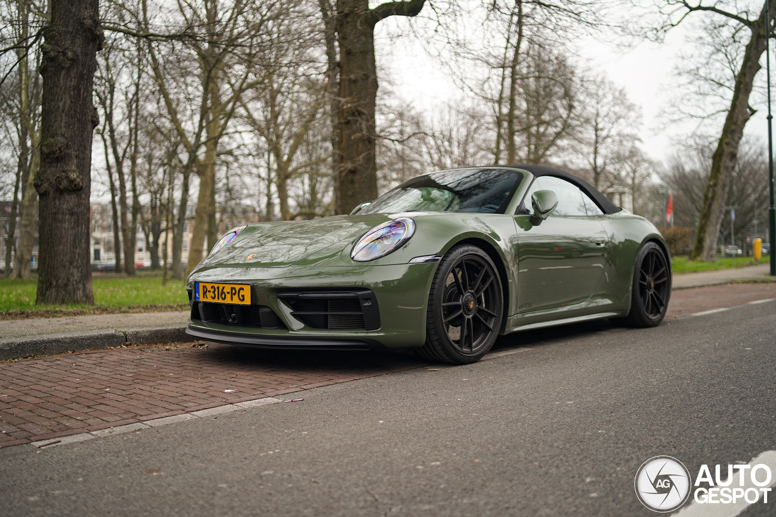 Porsche 992 Carrera 4 GTS Cabriolet