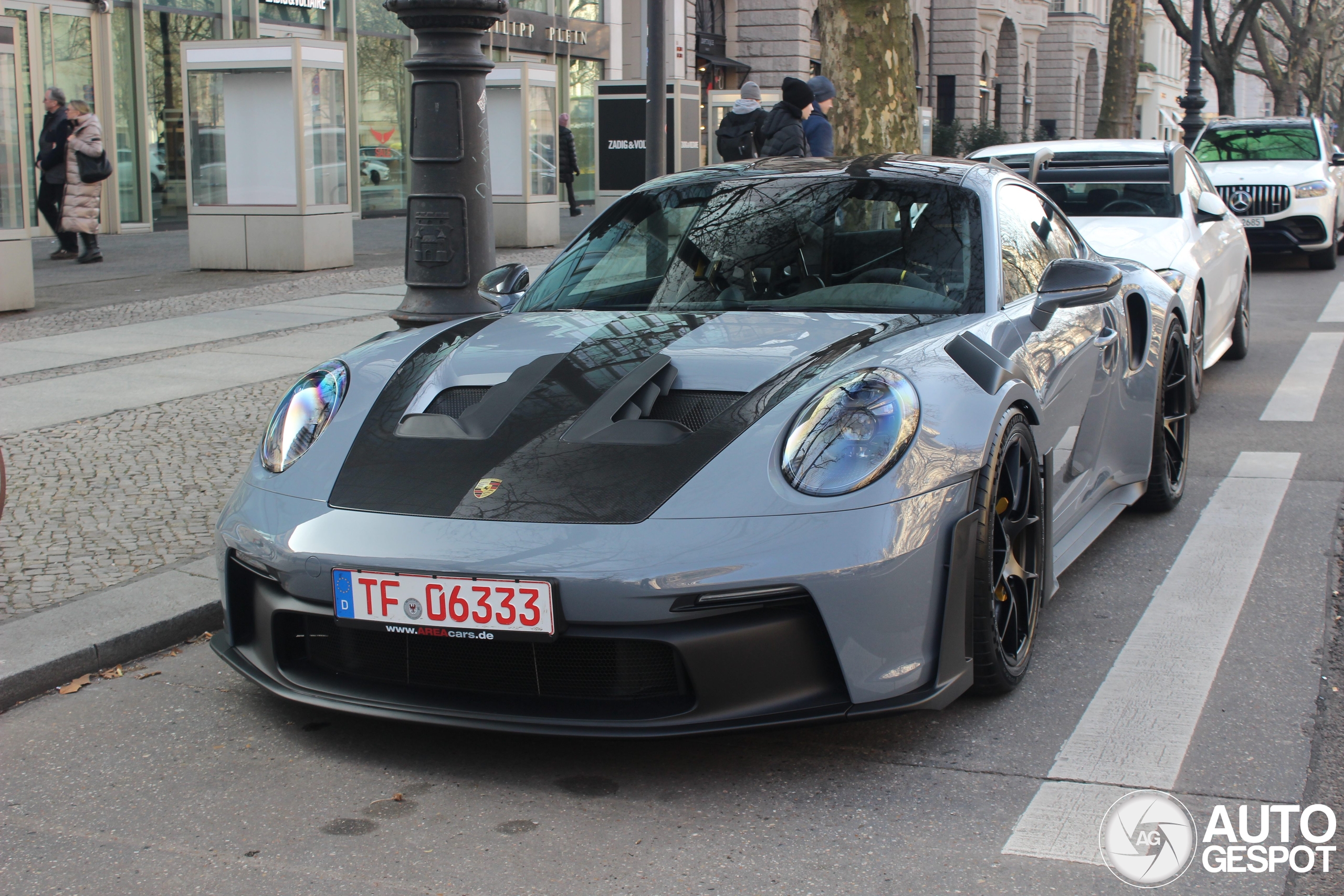 Porsche 992 GT3 RS Weissach Package