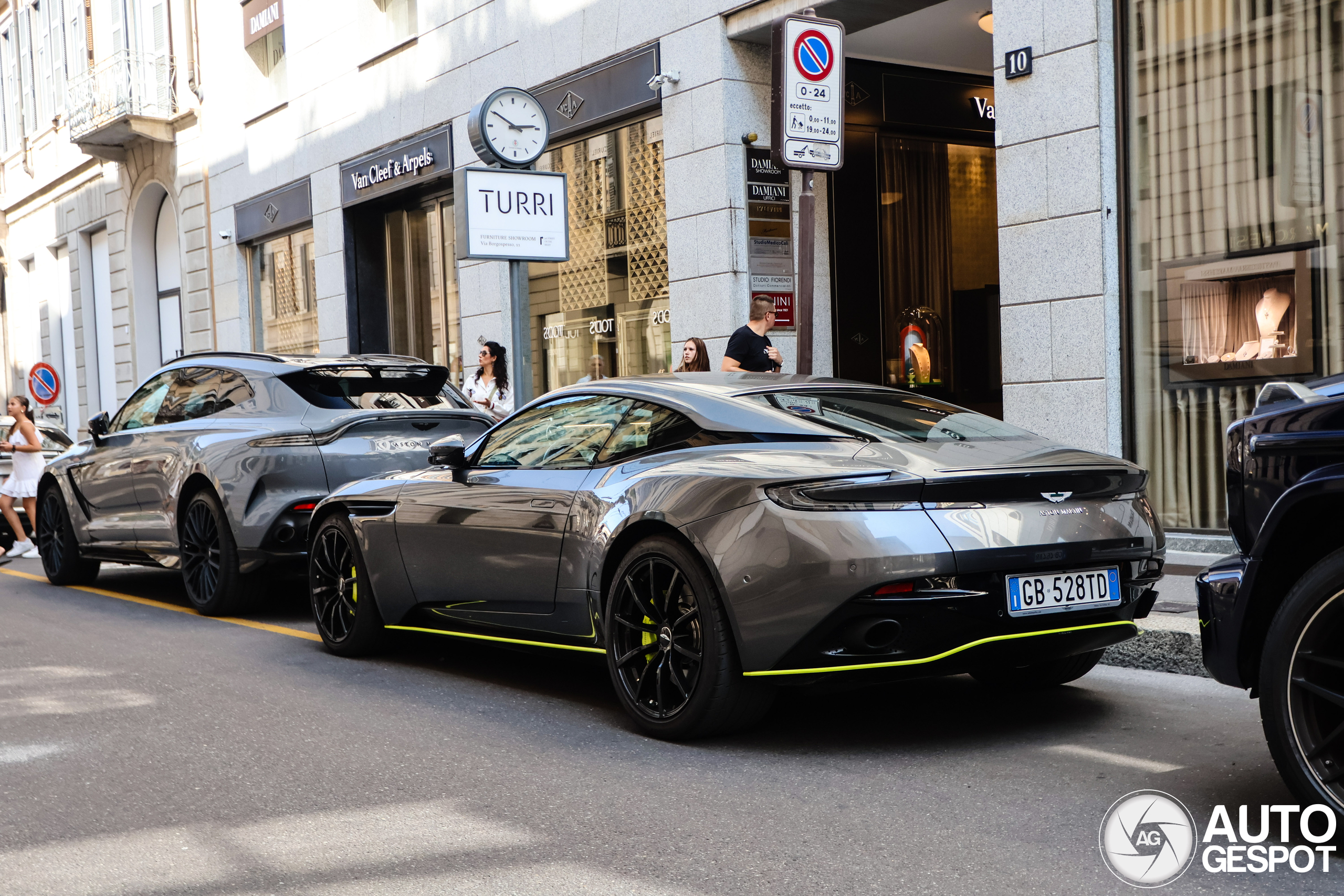 Aston Martin DB11 AMR